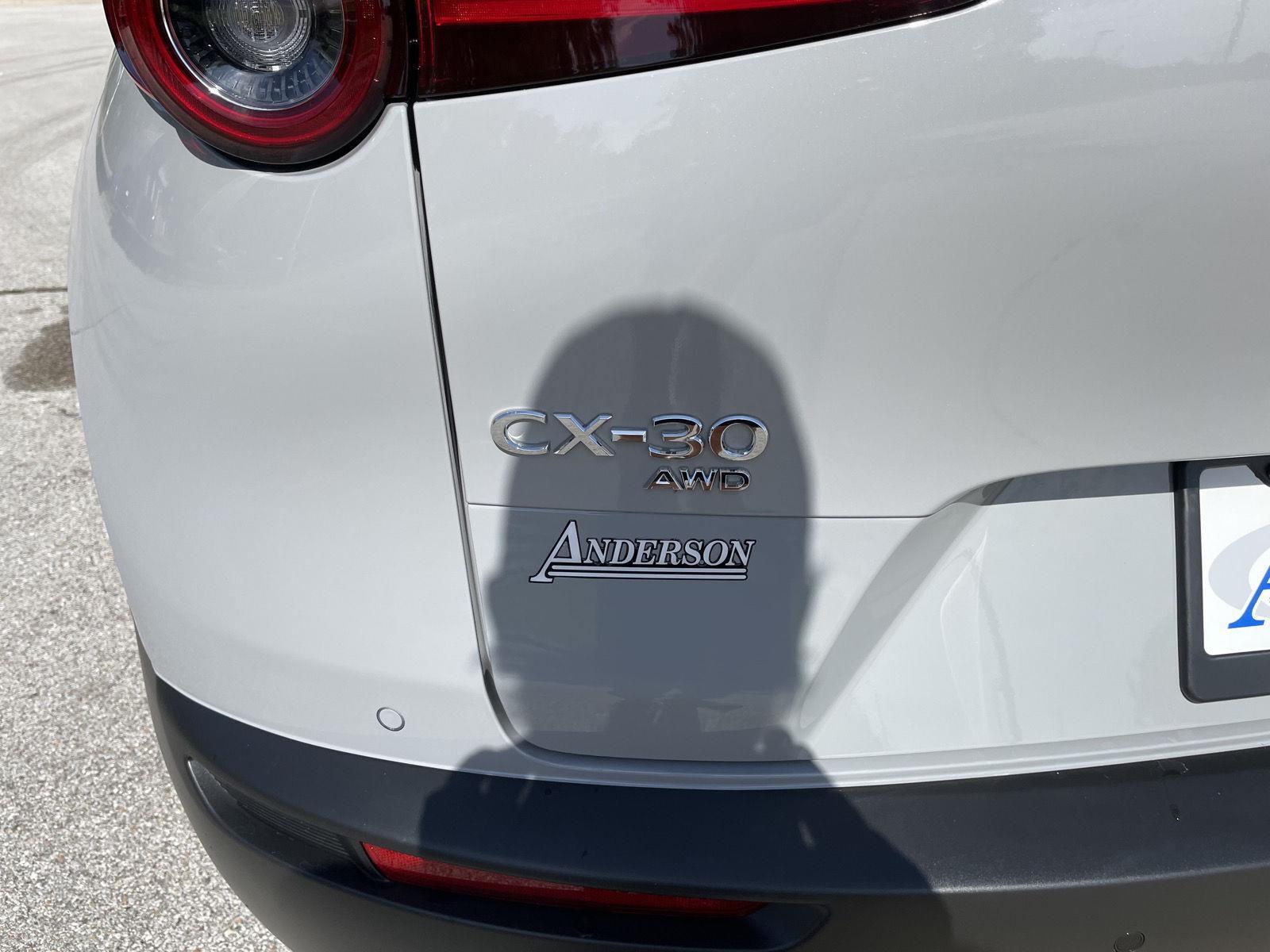 Vehicle photo 34