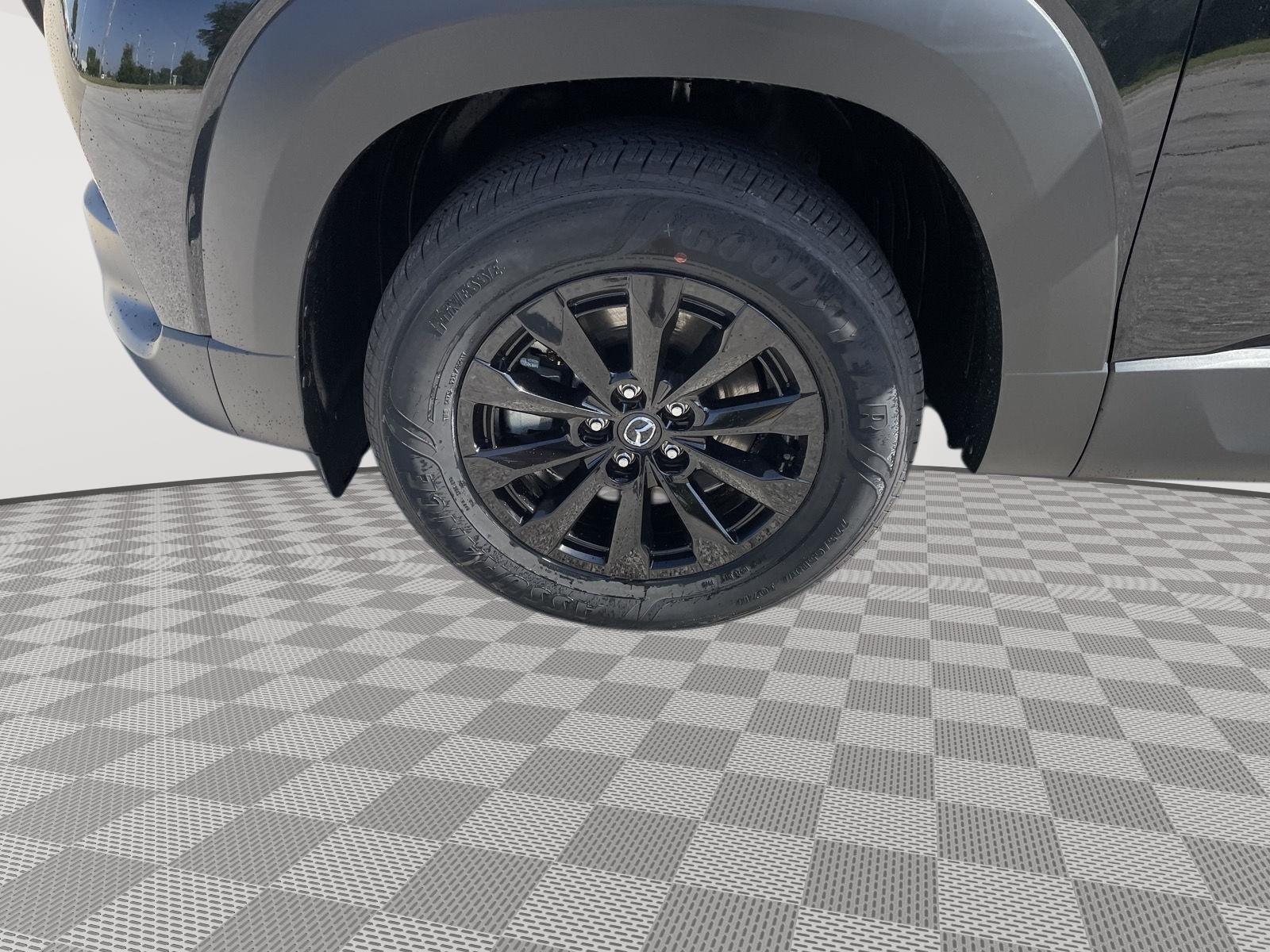 Vehicle photo 10