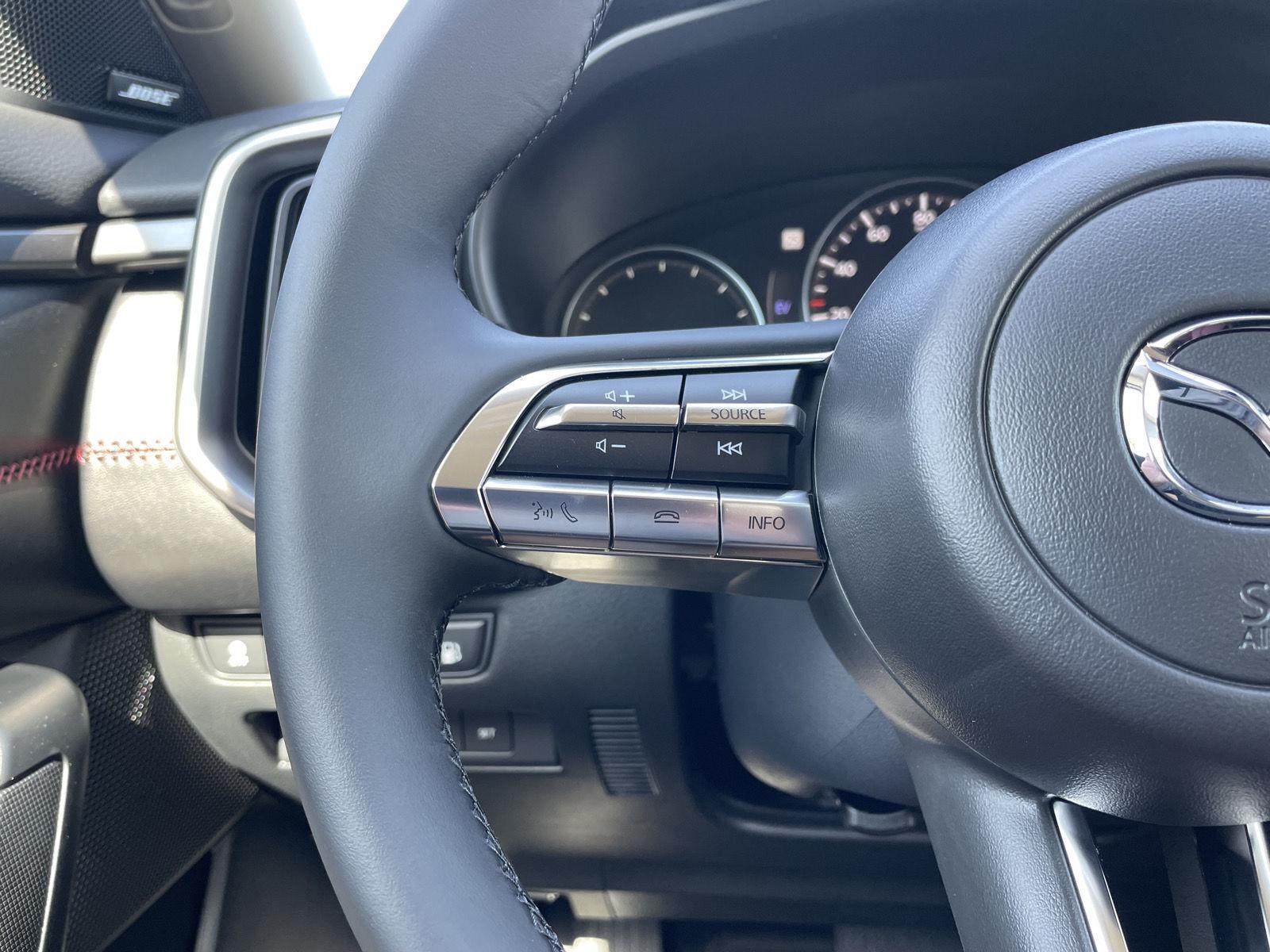 Vehicle photo 12