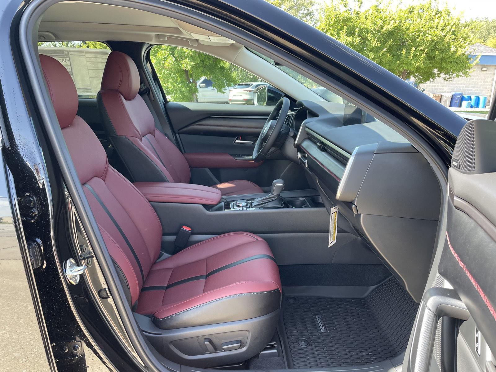 Vehicle photo 18