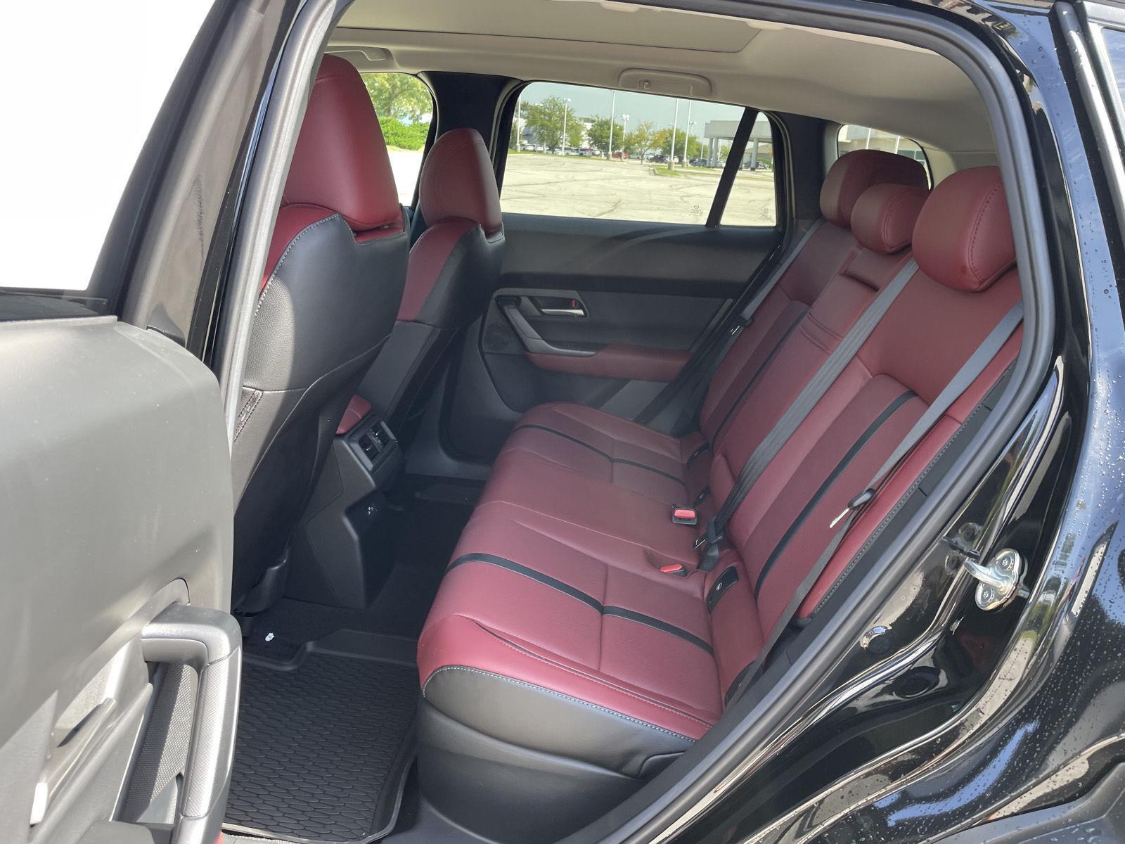 Vehicle photo 19