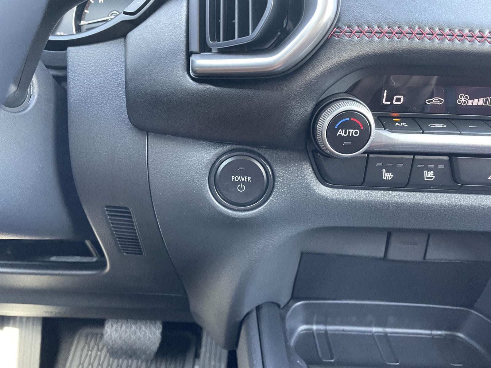 Vehicle photo 24