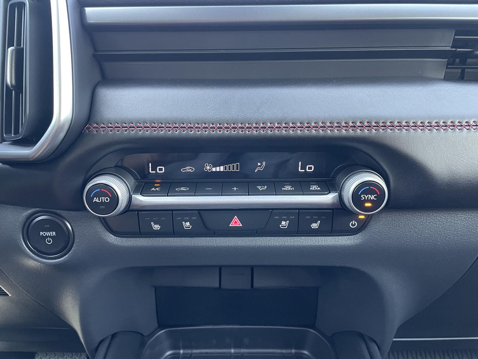 Vehicle photo 25