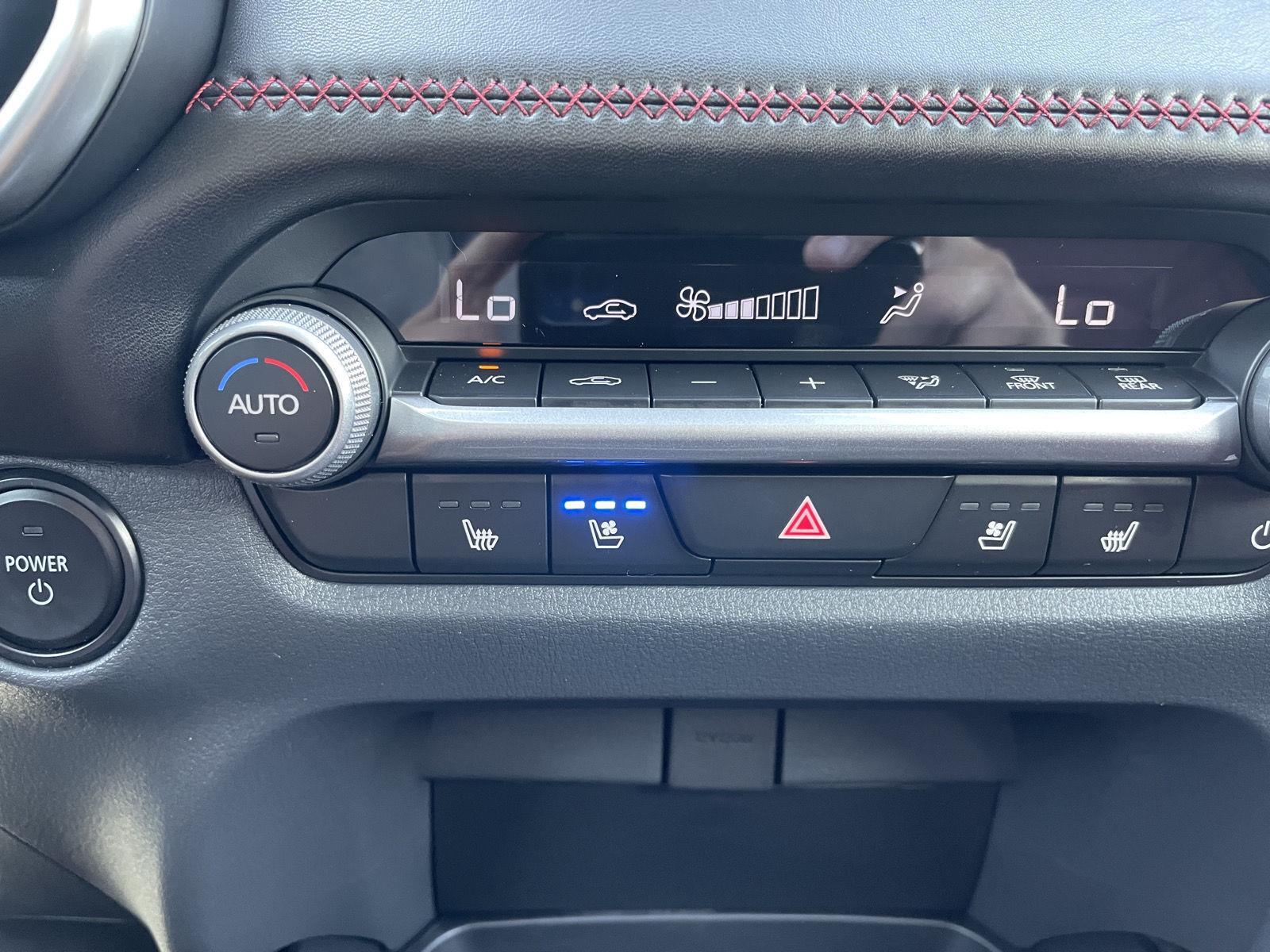 Vehicle photo 27