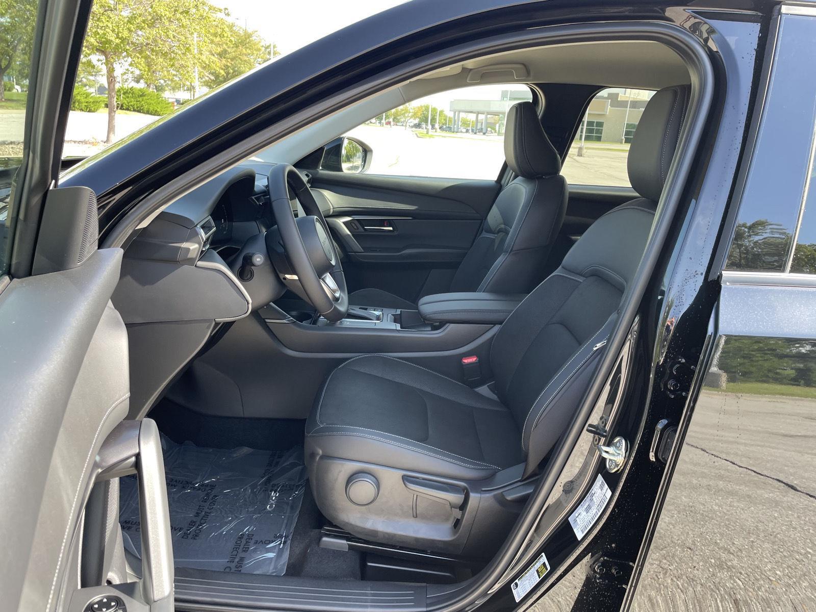 Vehicle photo 16