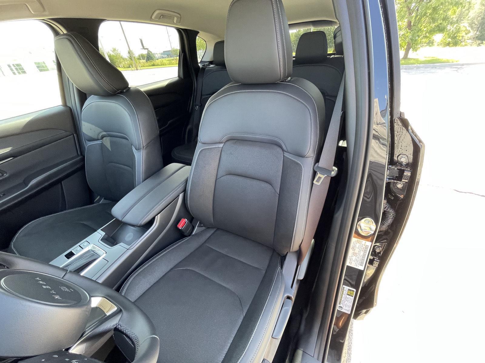 Vehicle photo 17