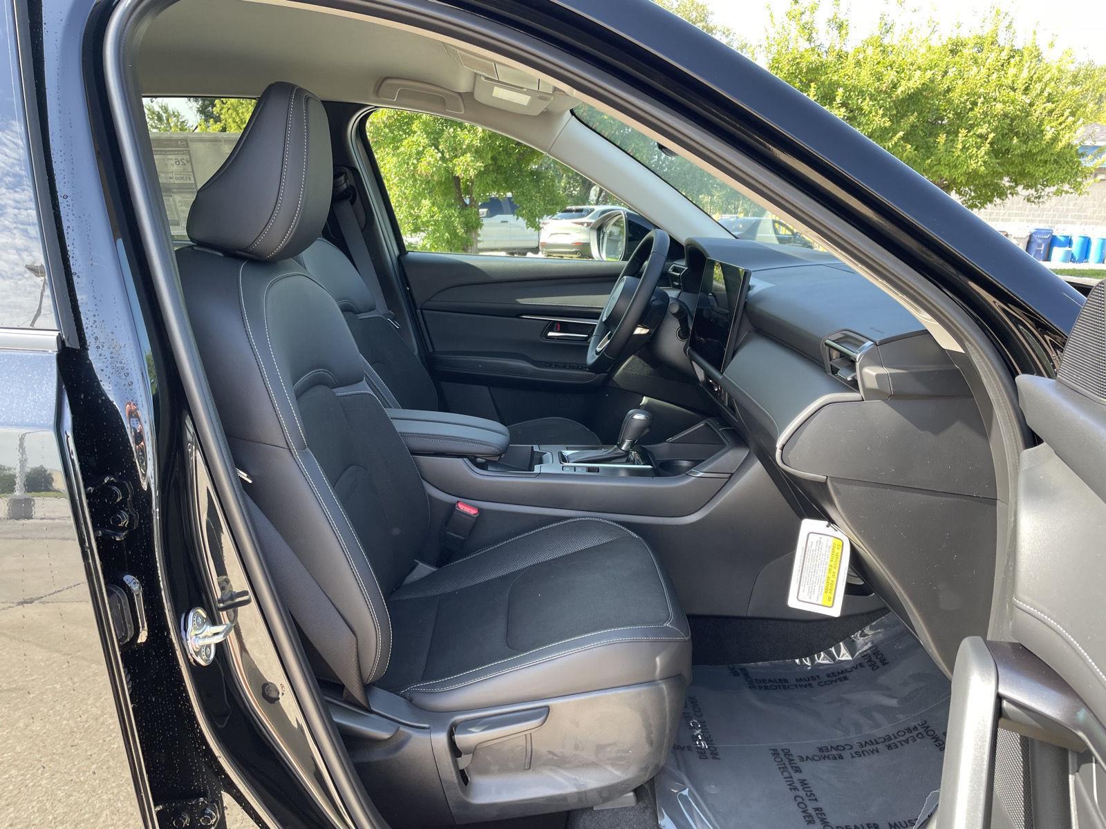 Vehicle photo 18