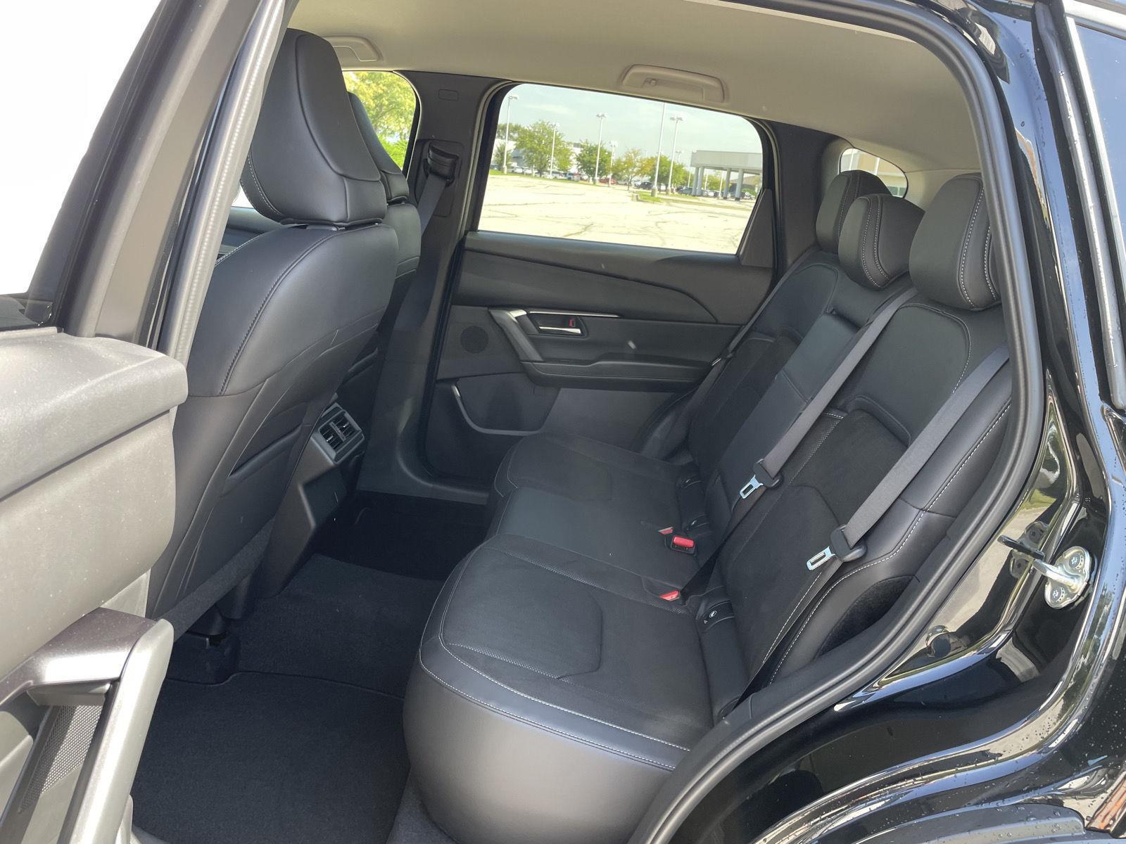 Vehicle photo 19