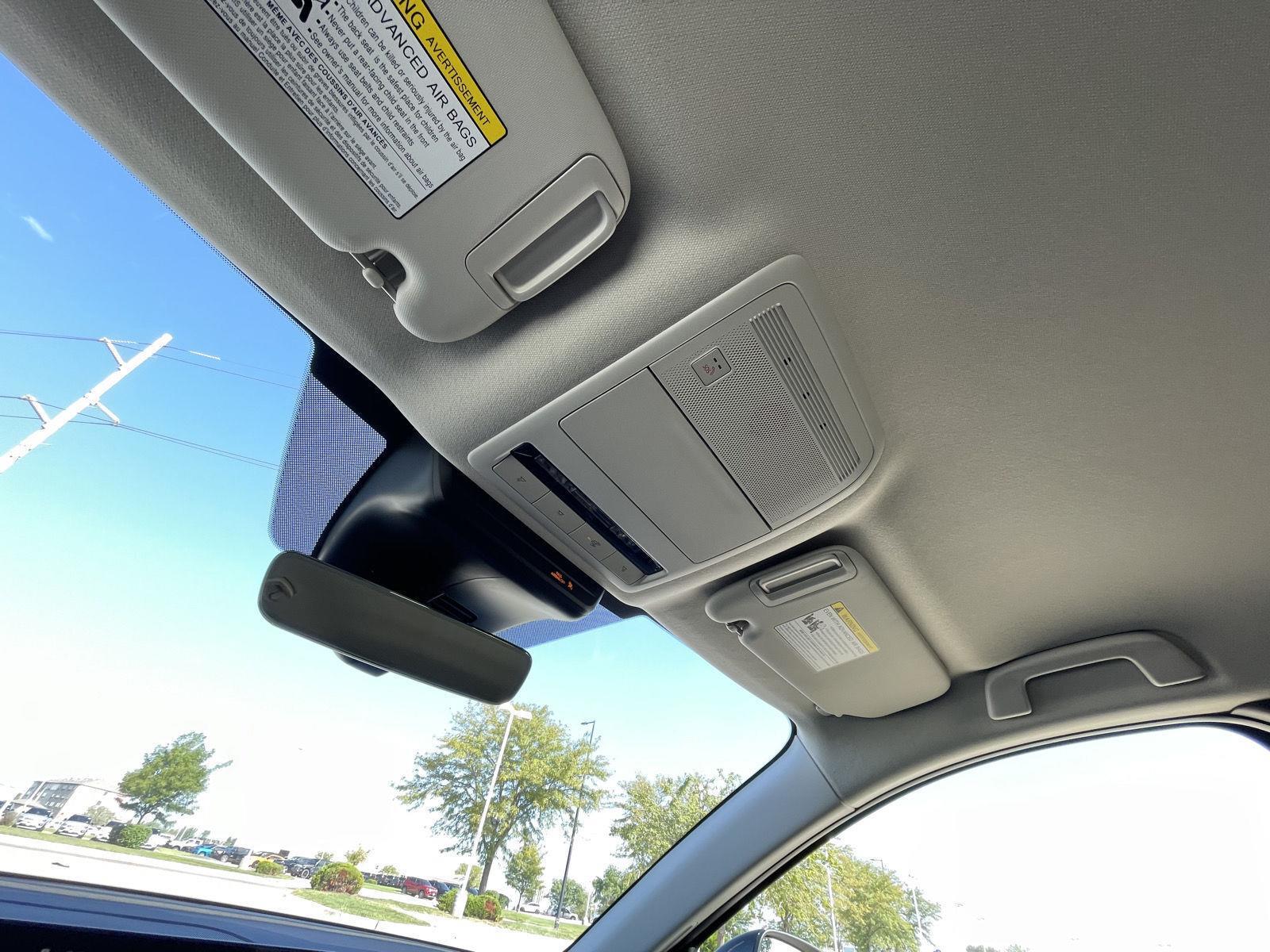 Vehicle photo 20
