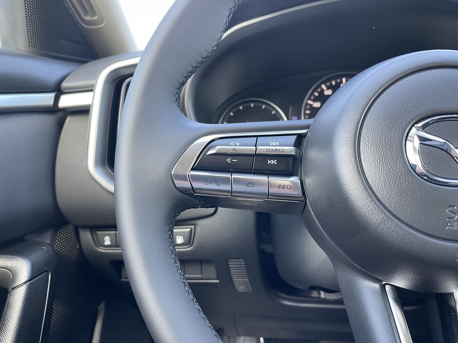 Vehicle photo 12