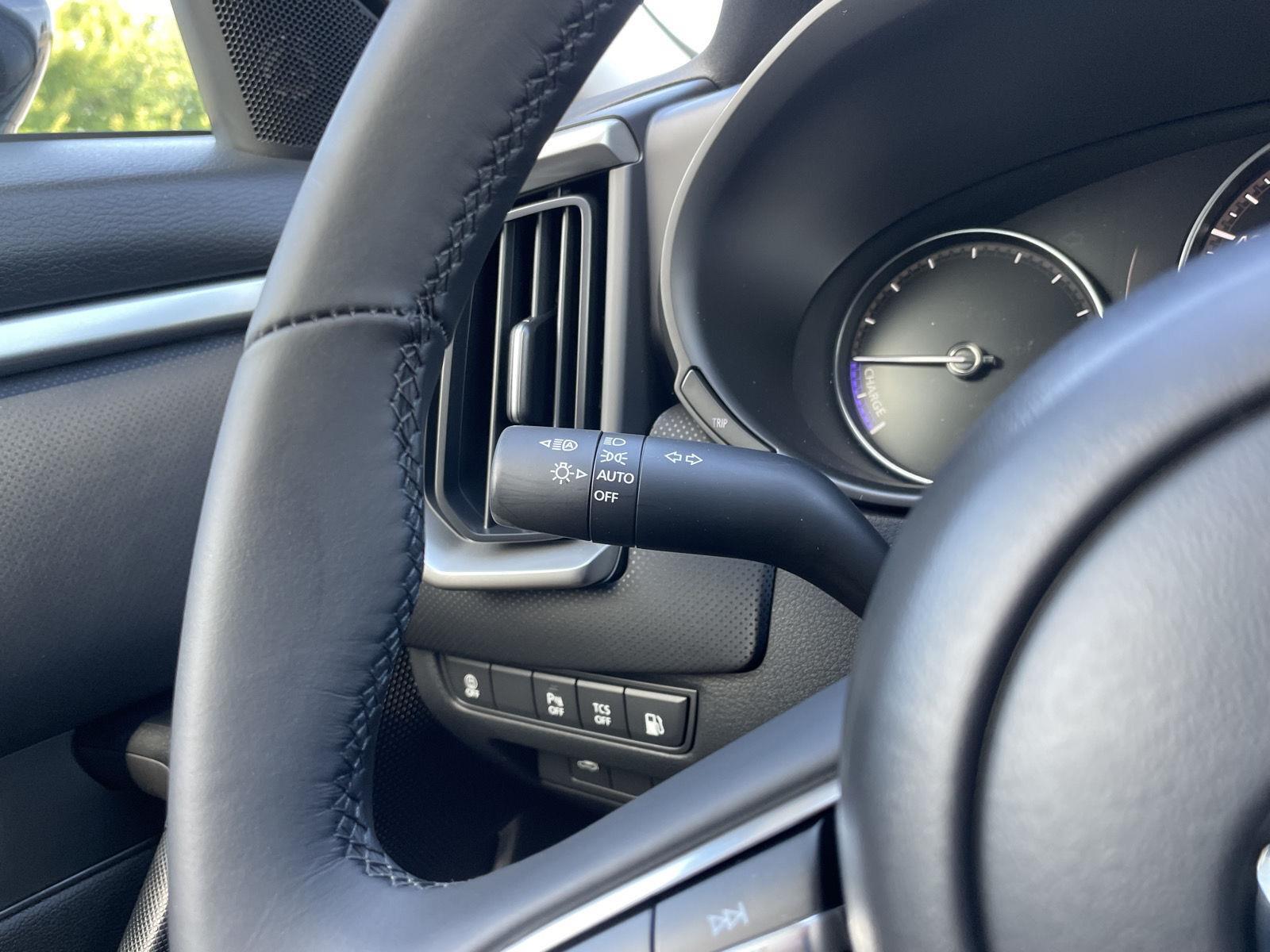 Vehicle photo 15