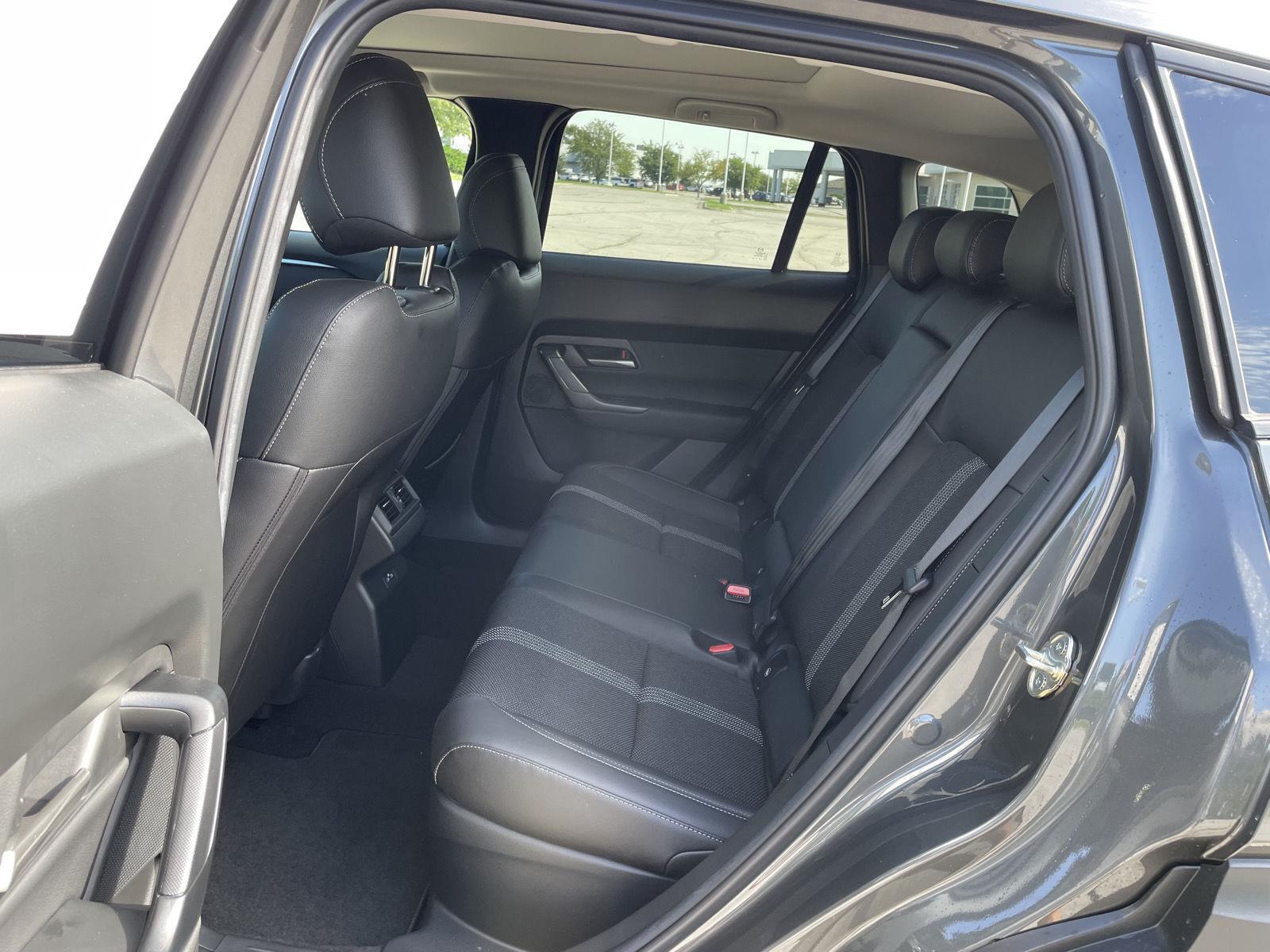 Vehicle photo 19