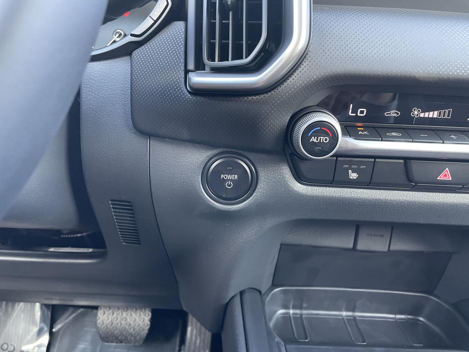Vehicle photo 24