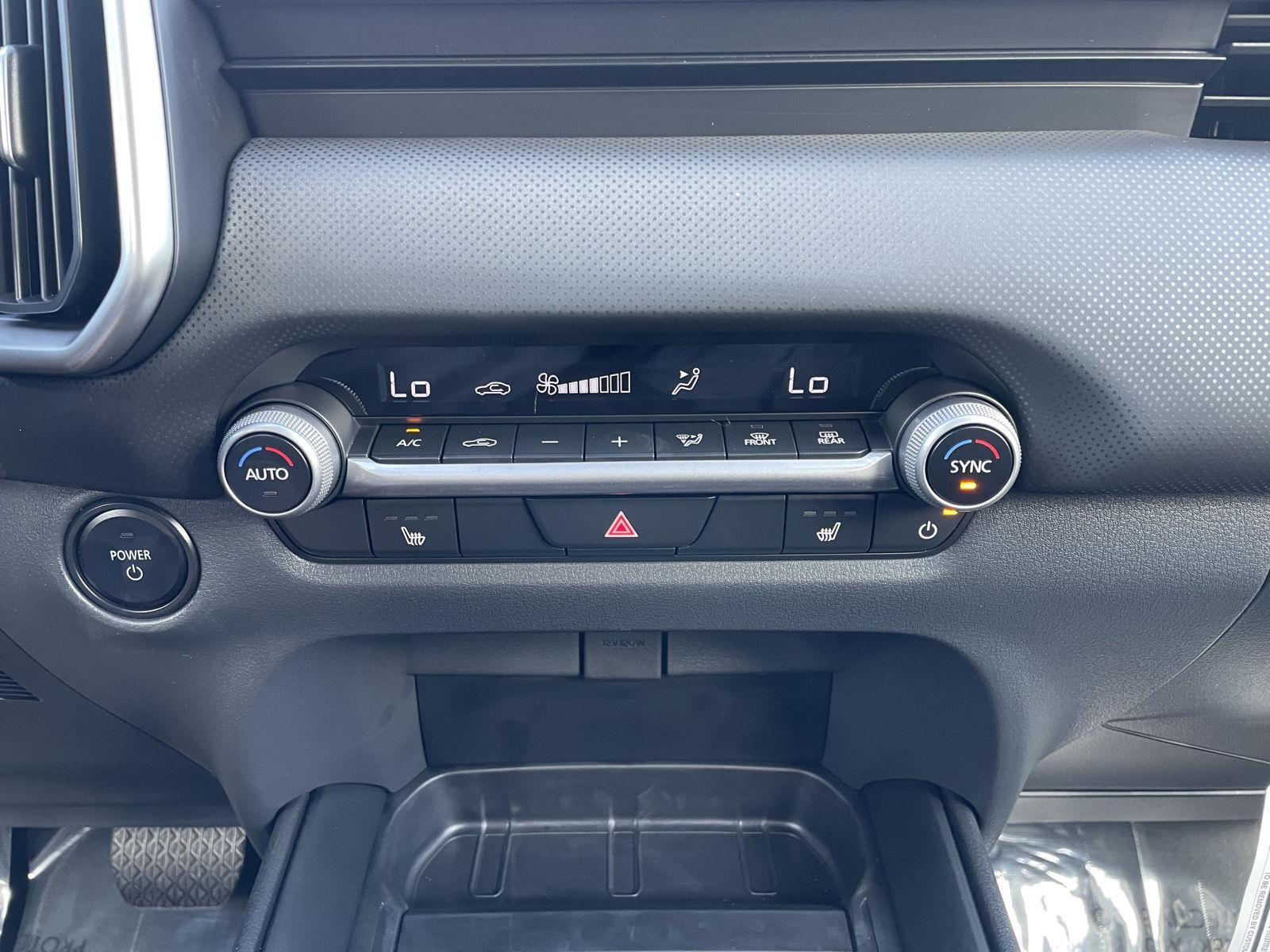 Vehicle photo 25