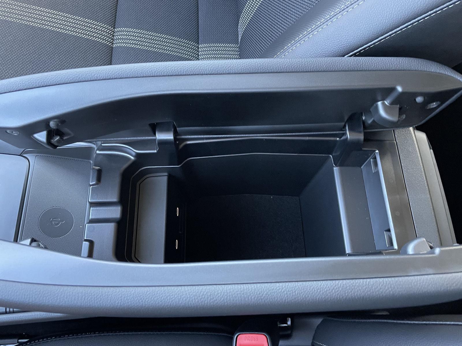 Vehicle photo 30