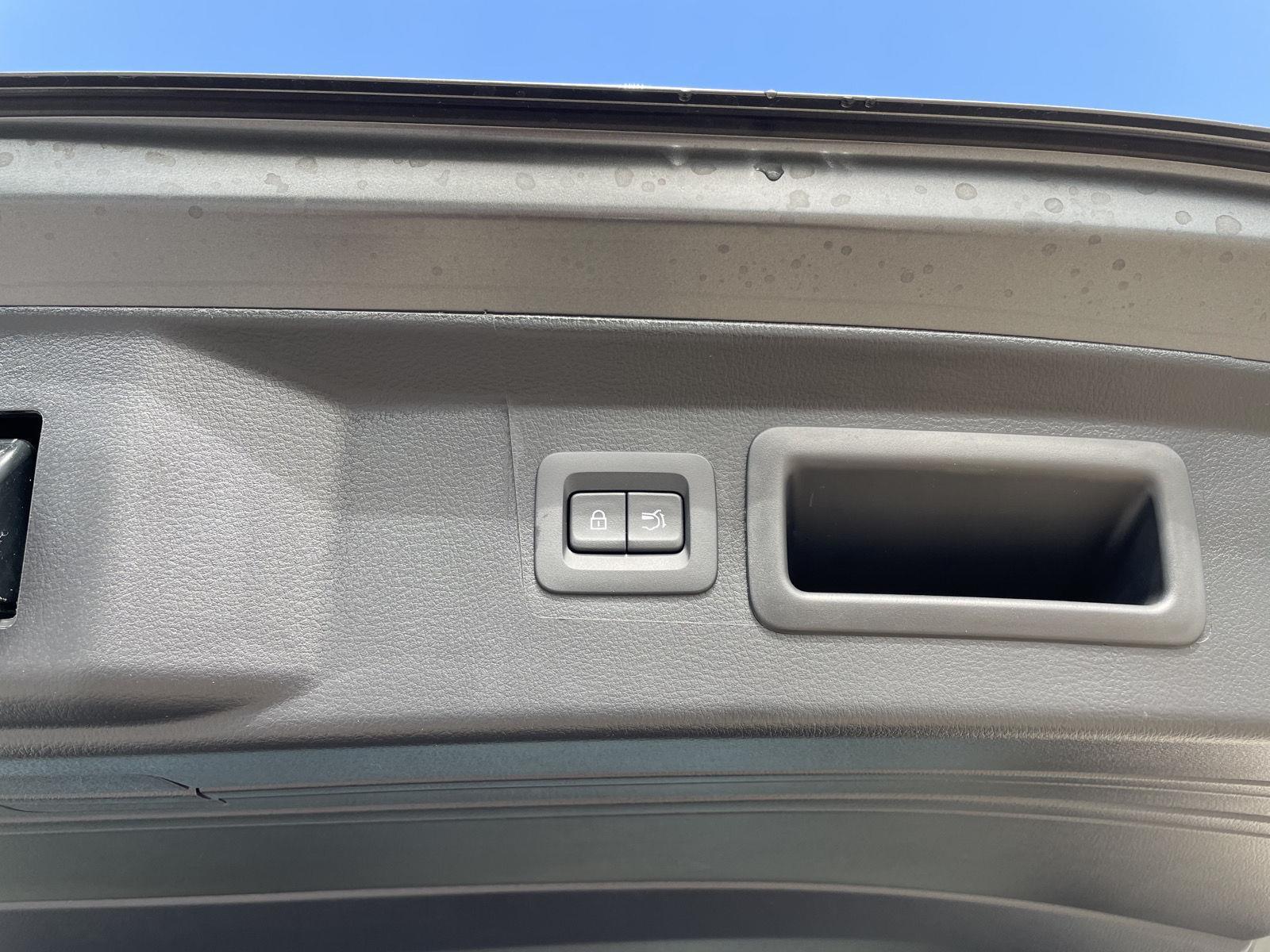 Vehicle photo 35