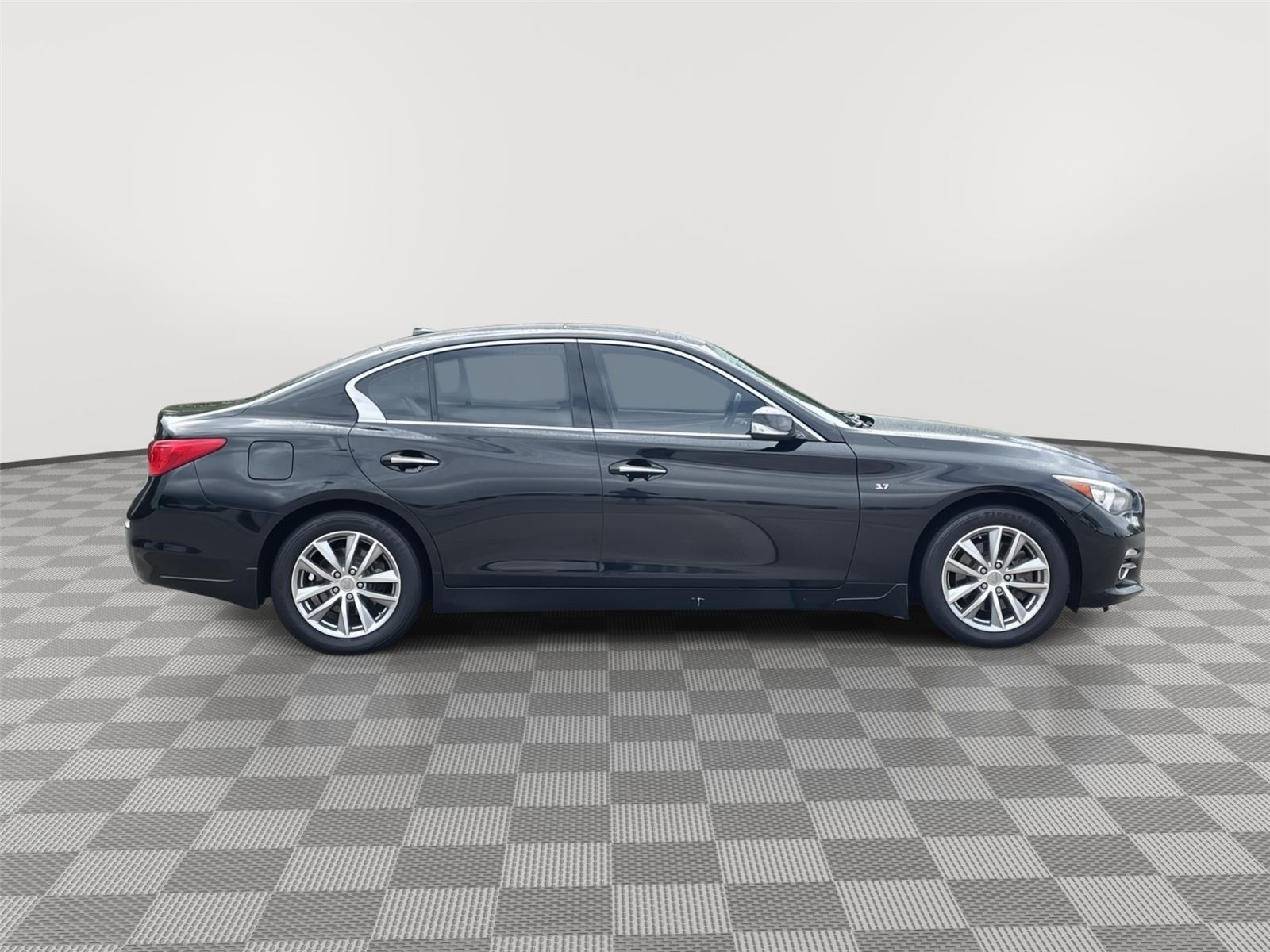 Vehicle photo 6
