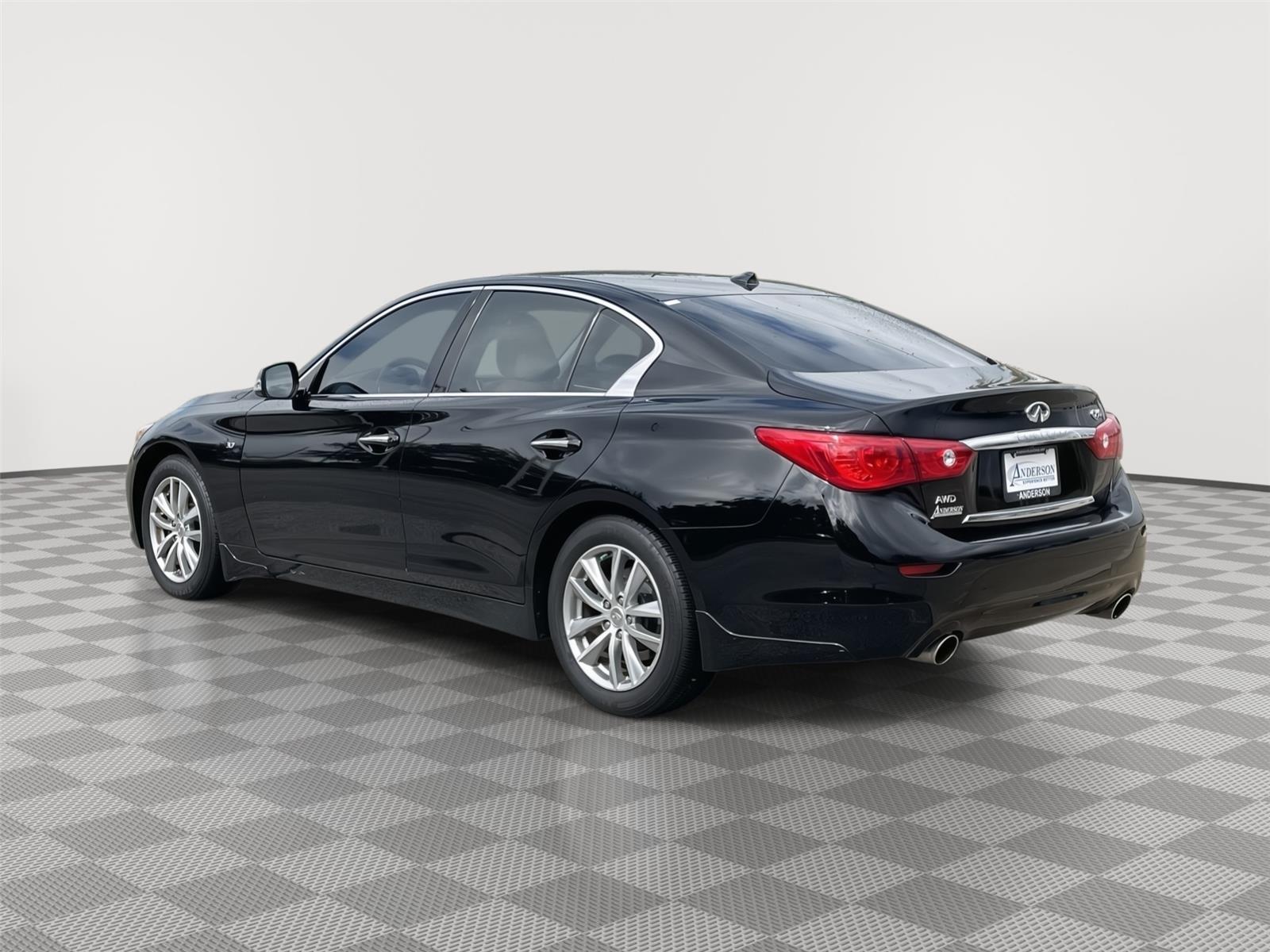 Vehicle photo 9