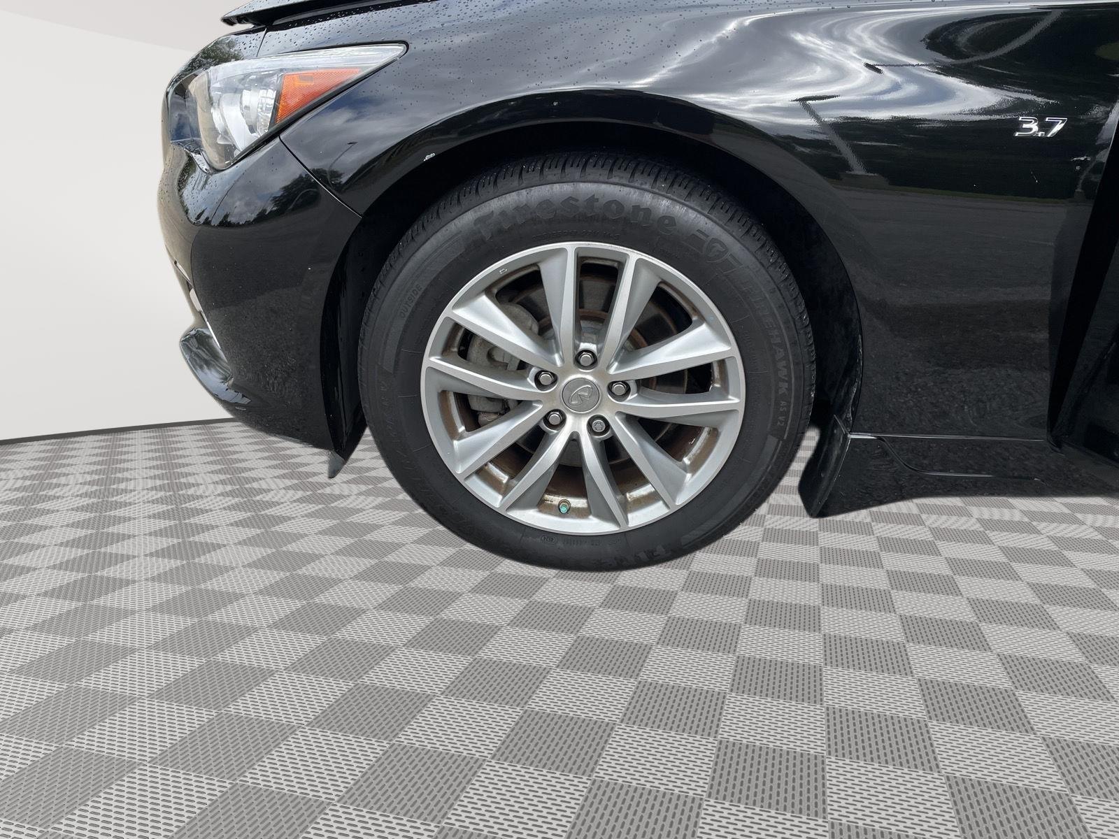Vehicle photo 10