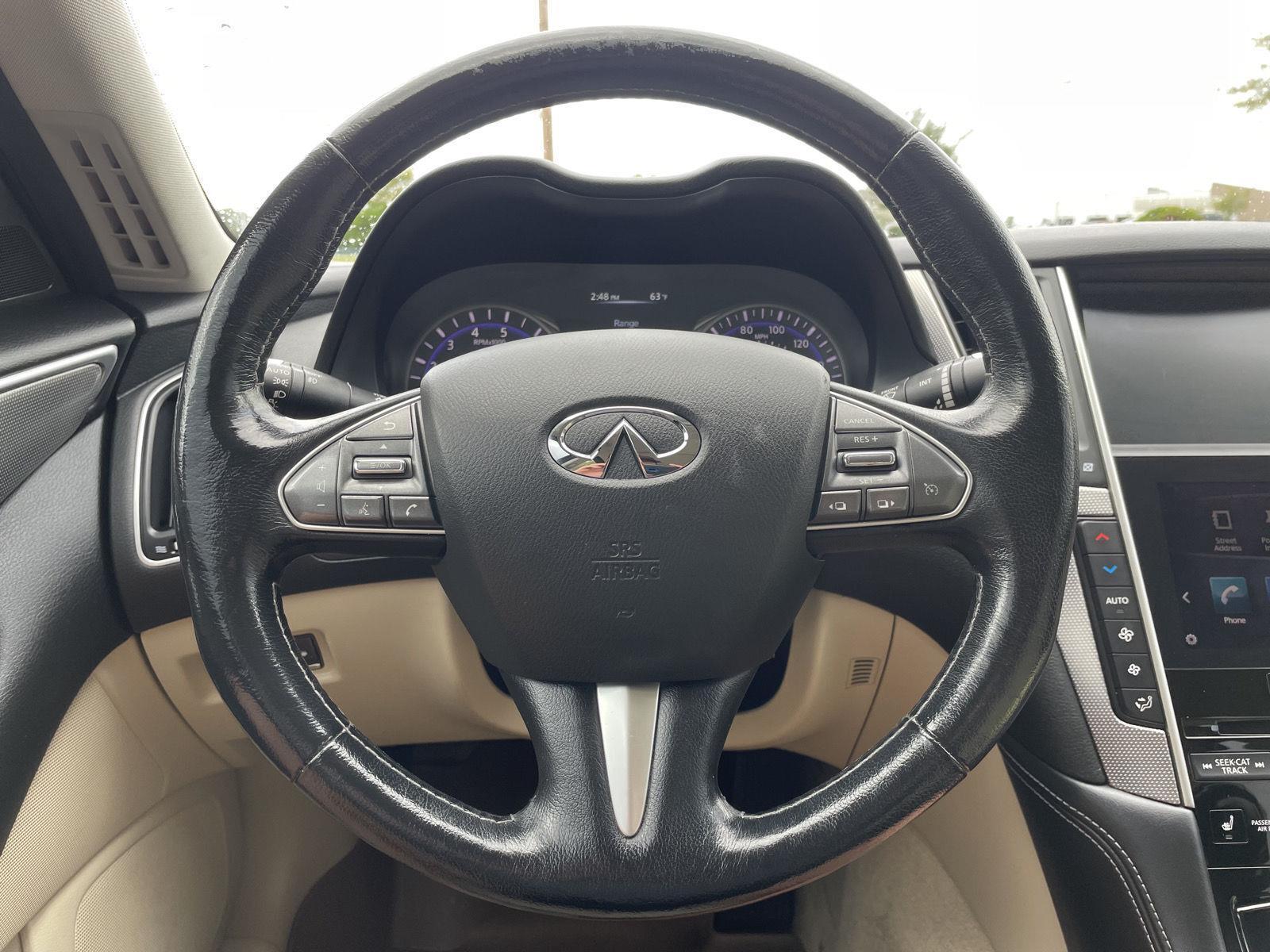 Vehicle photo 12
