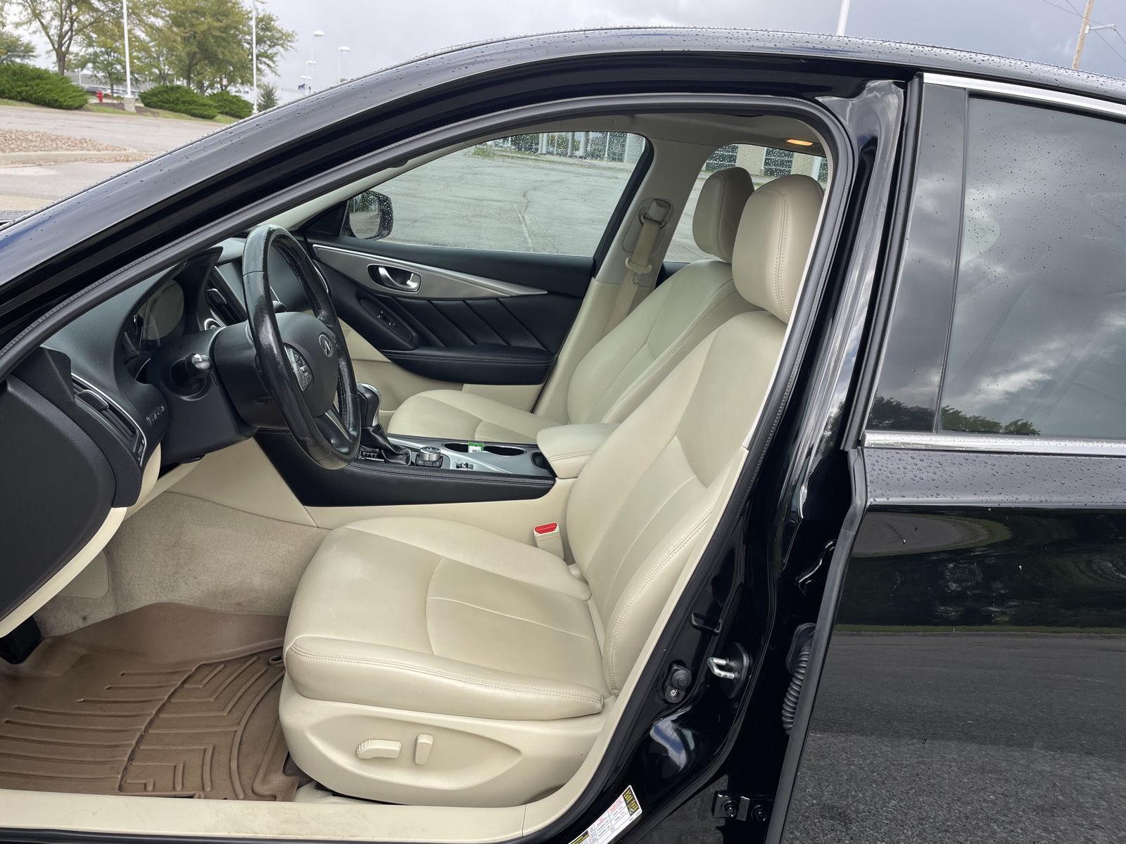 Vehicle photo 17
