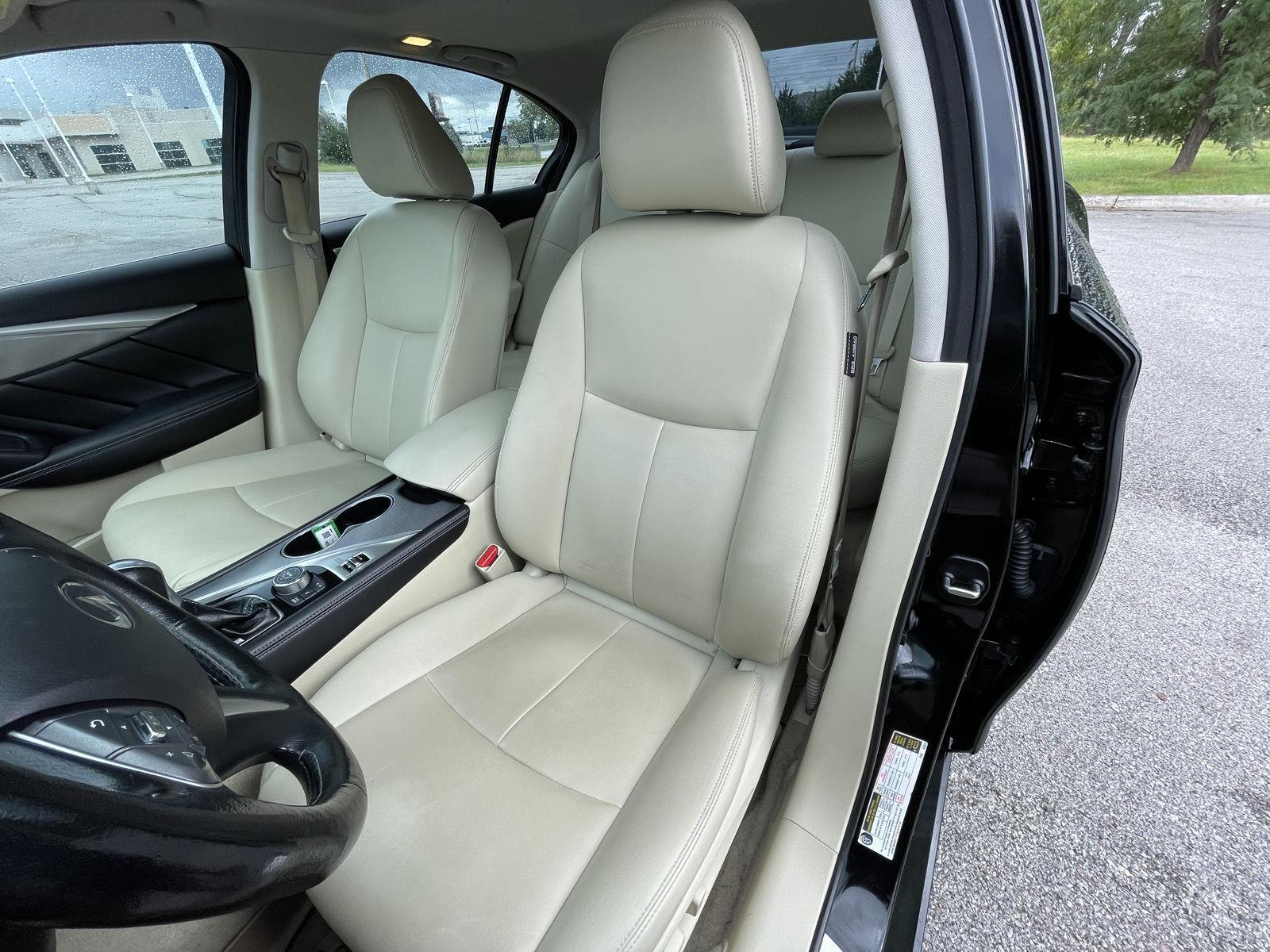 Vehicle photo 18