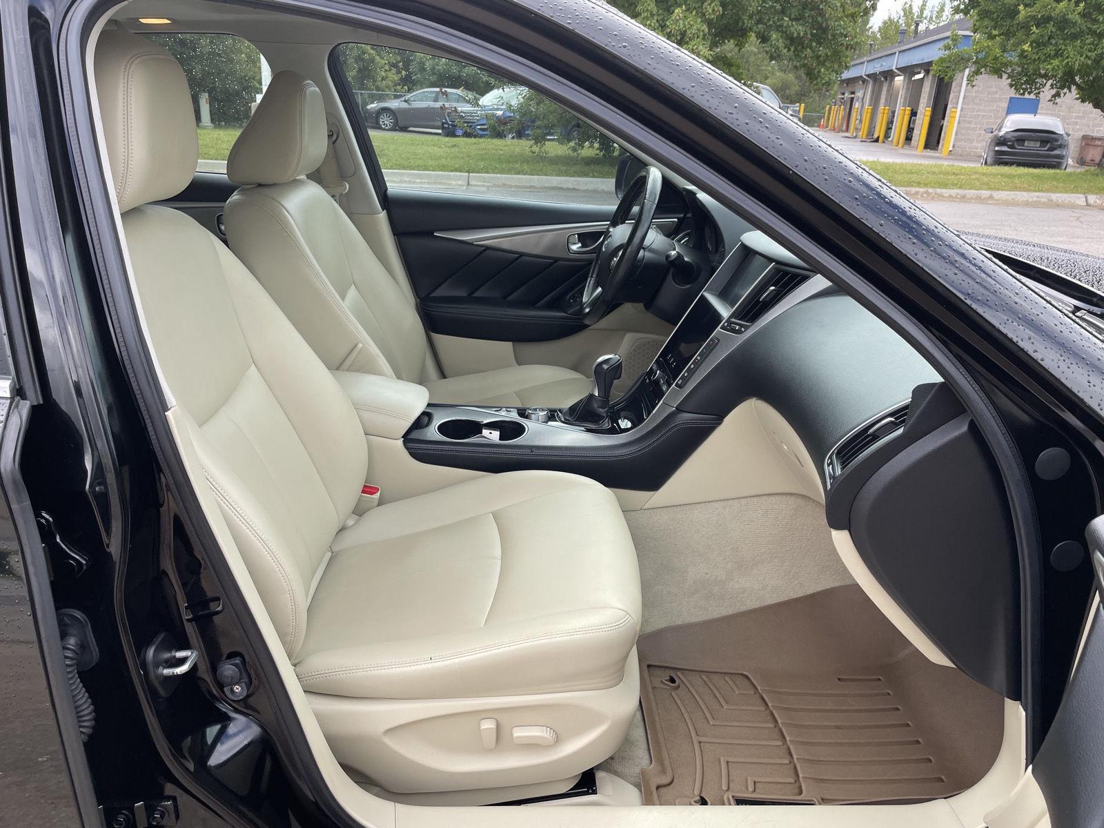 Vehicle photo 19
