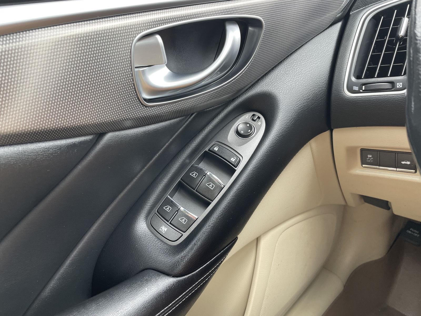 Vehicle photo 28