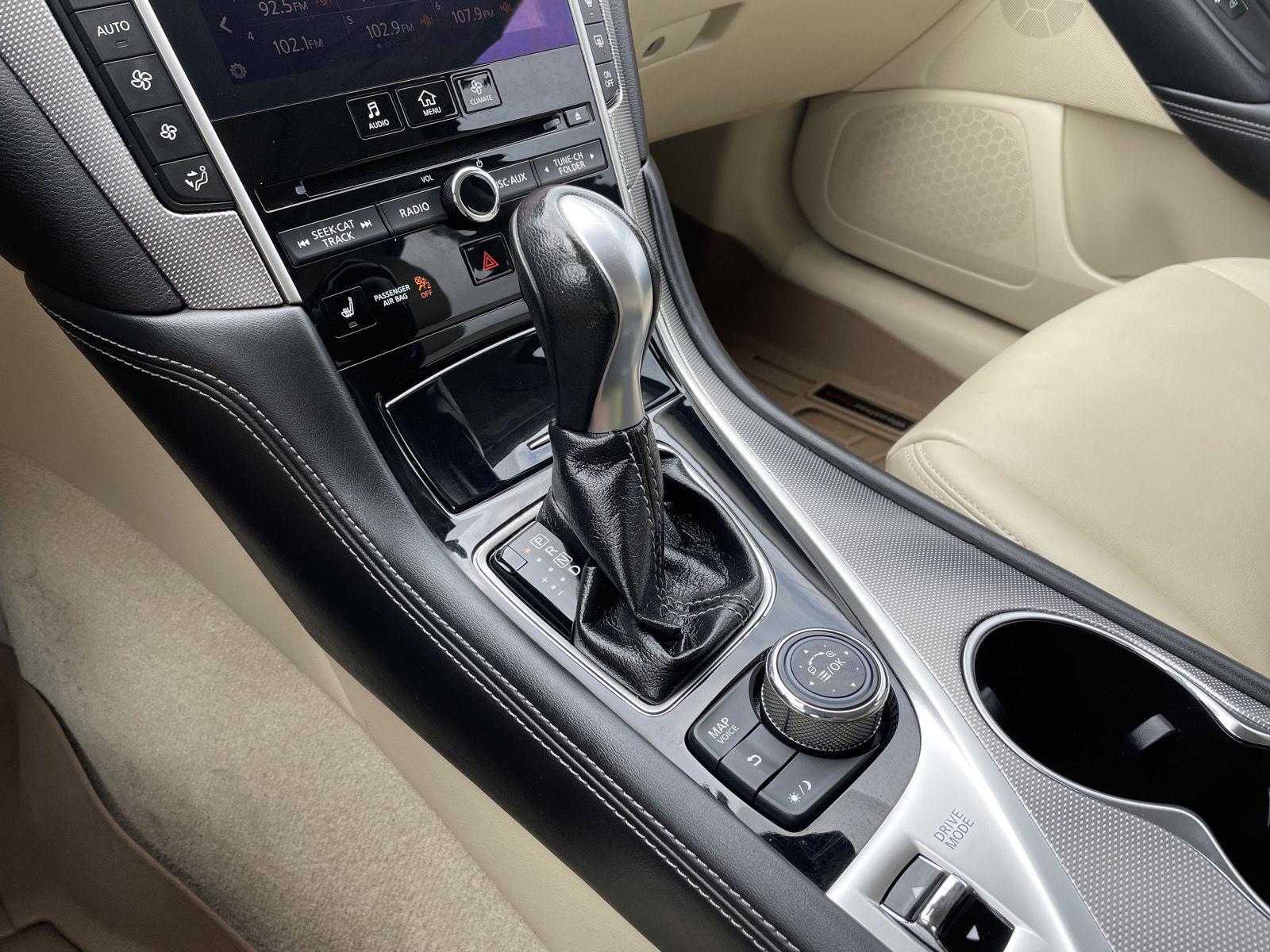 Vehicle photo 29