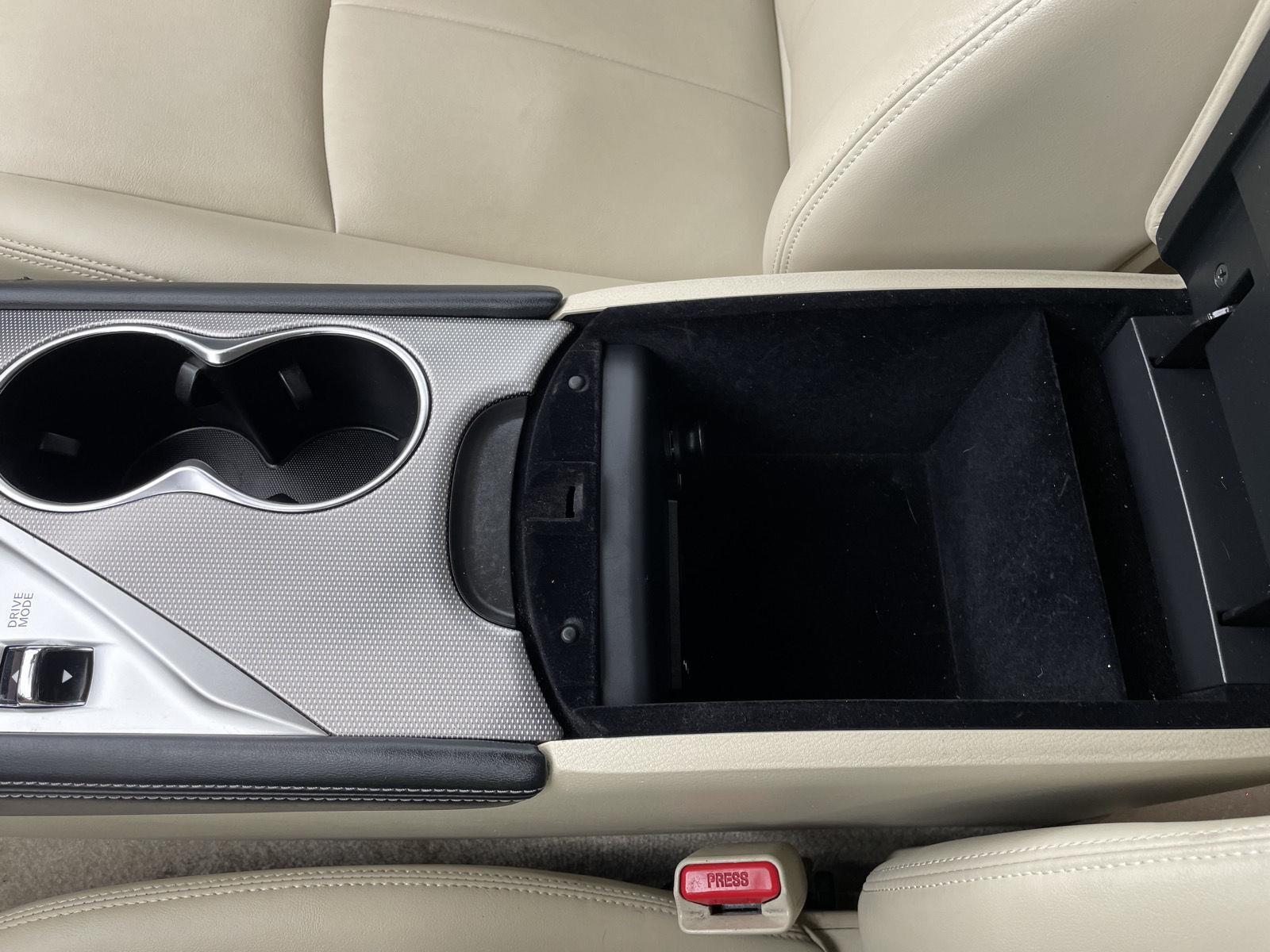 Vehicle photo 30