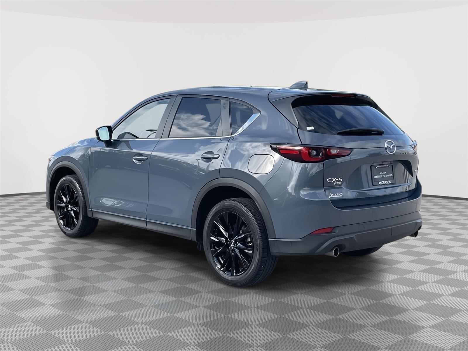 Vehicle photo 9