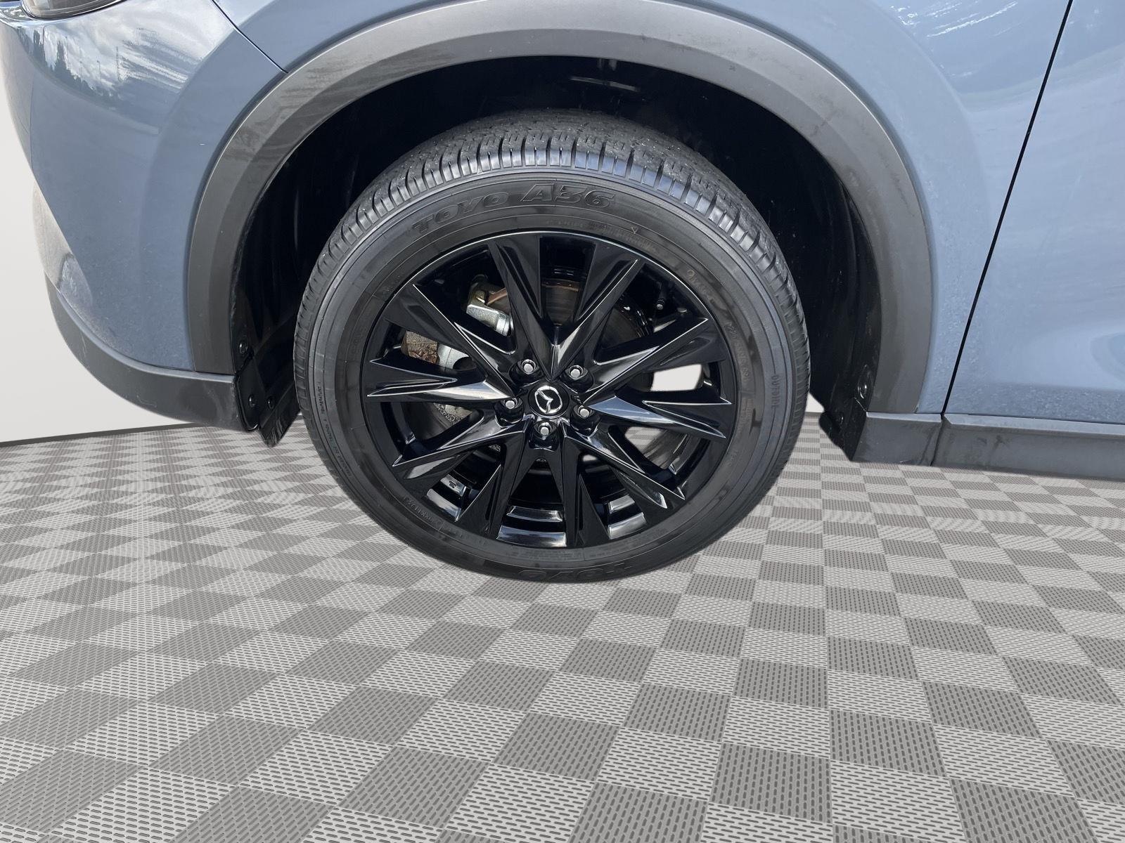 Vehicle photo 10