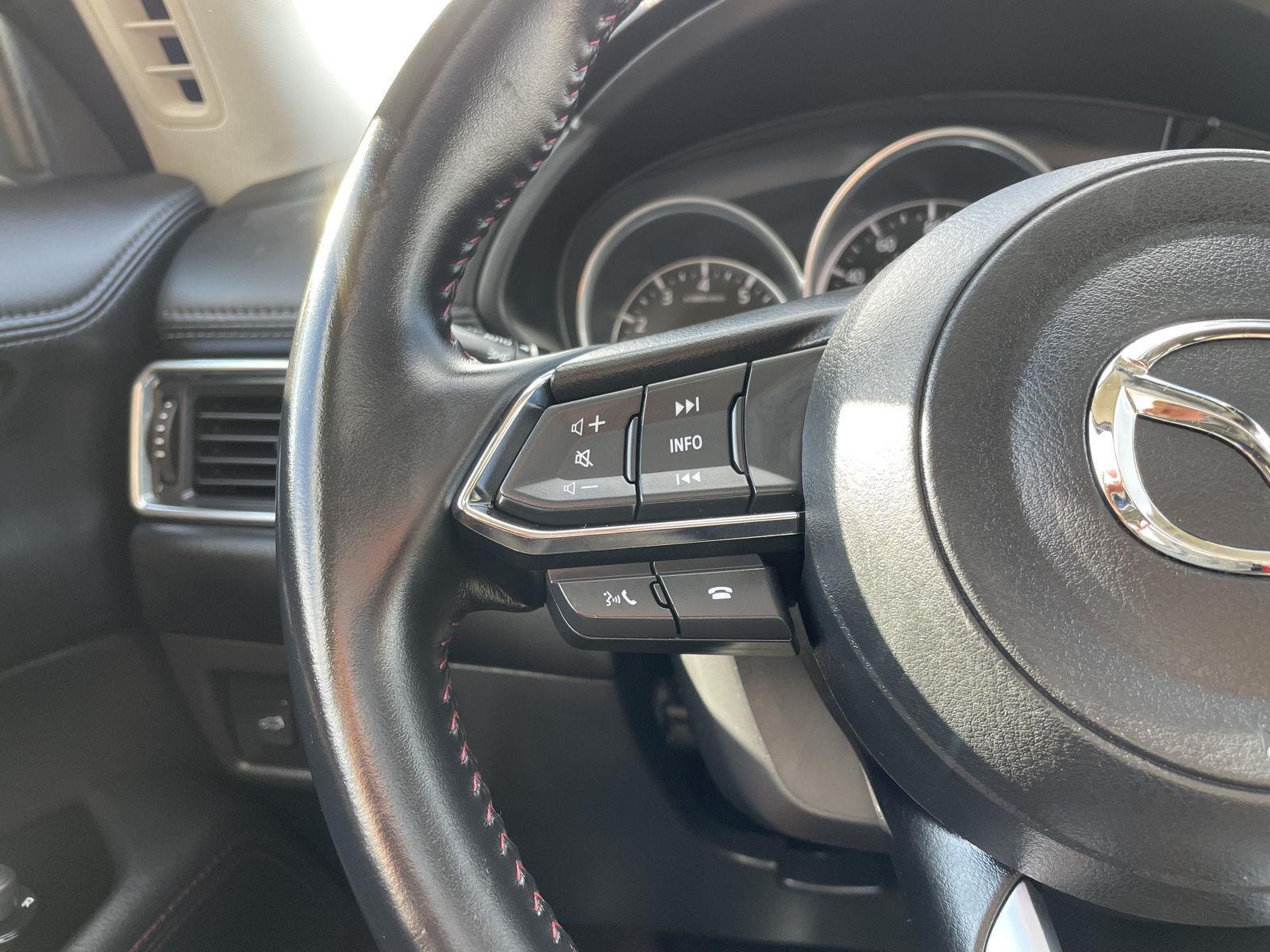 Vehicle photo 12