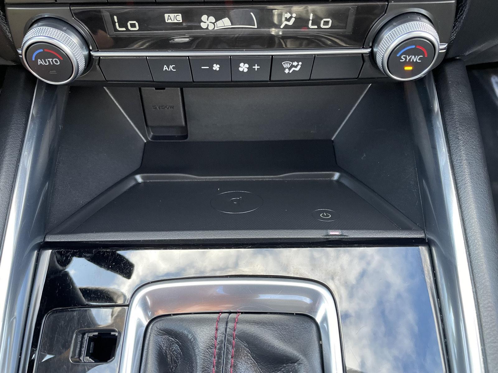 Vehicle photo 26