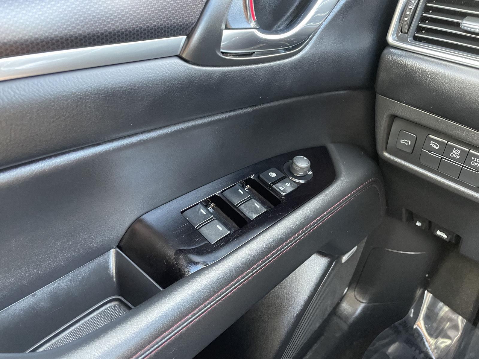 Vehicle photo 27