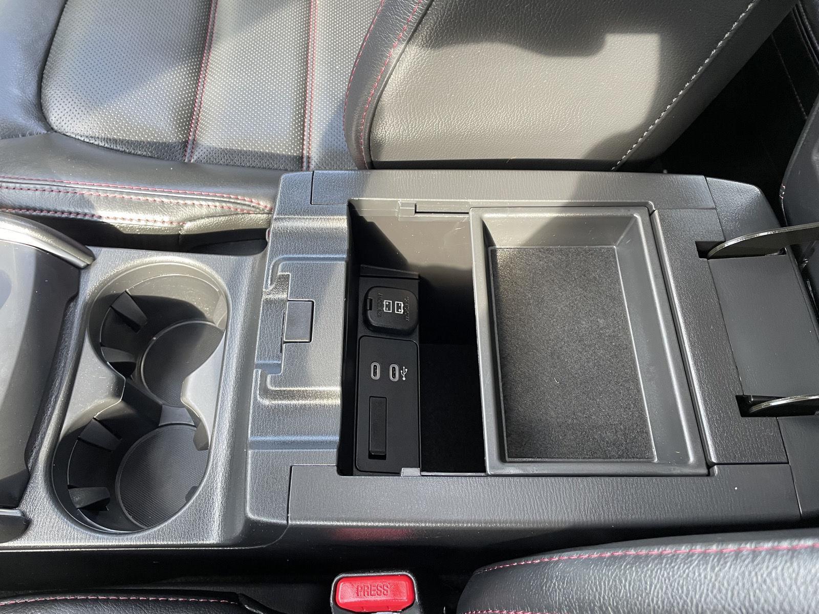 Vehicle photo 29