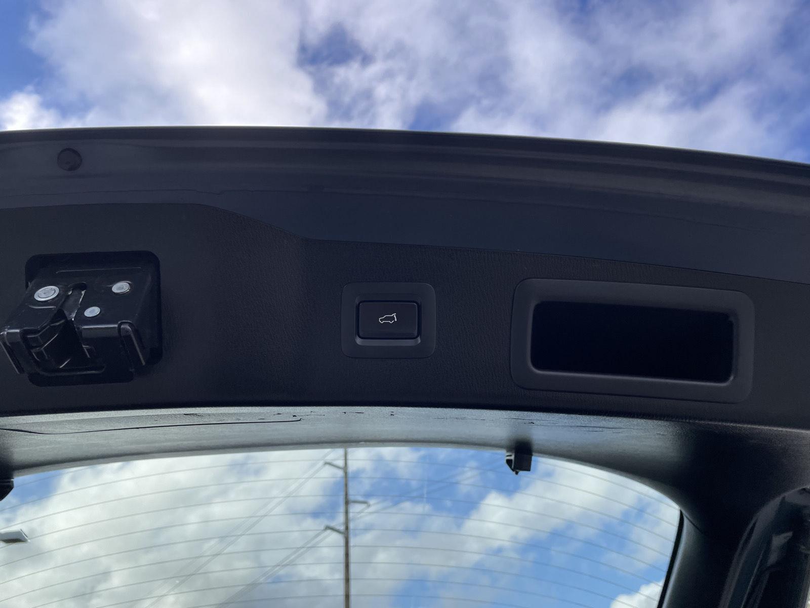 Vehicle photo 34