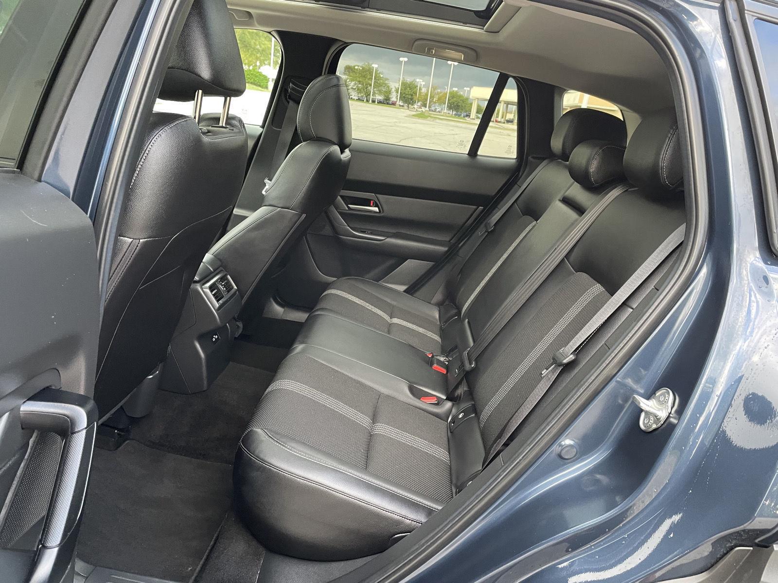 Vehicle photo 19