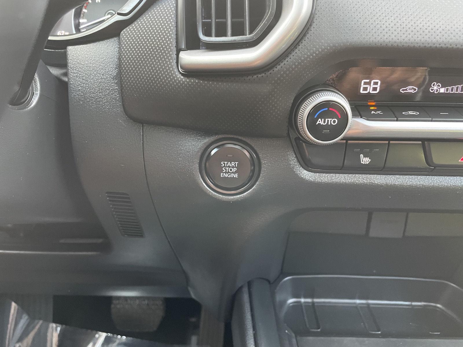Vehicle photo 24