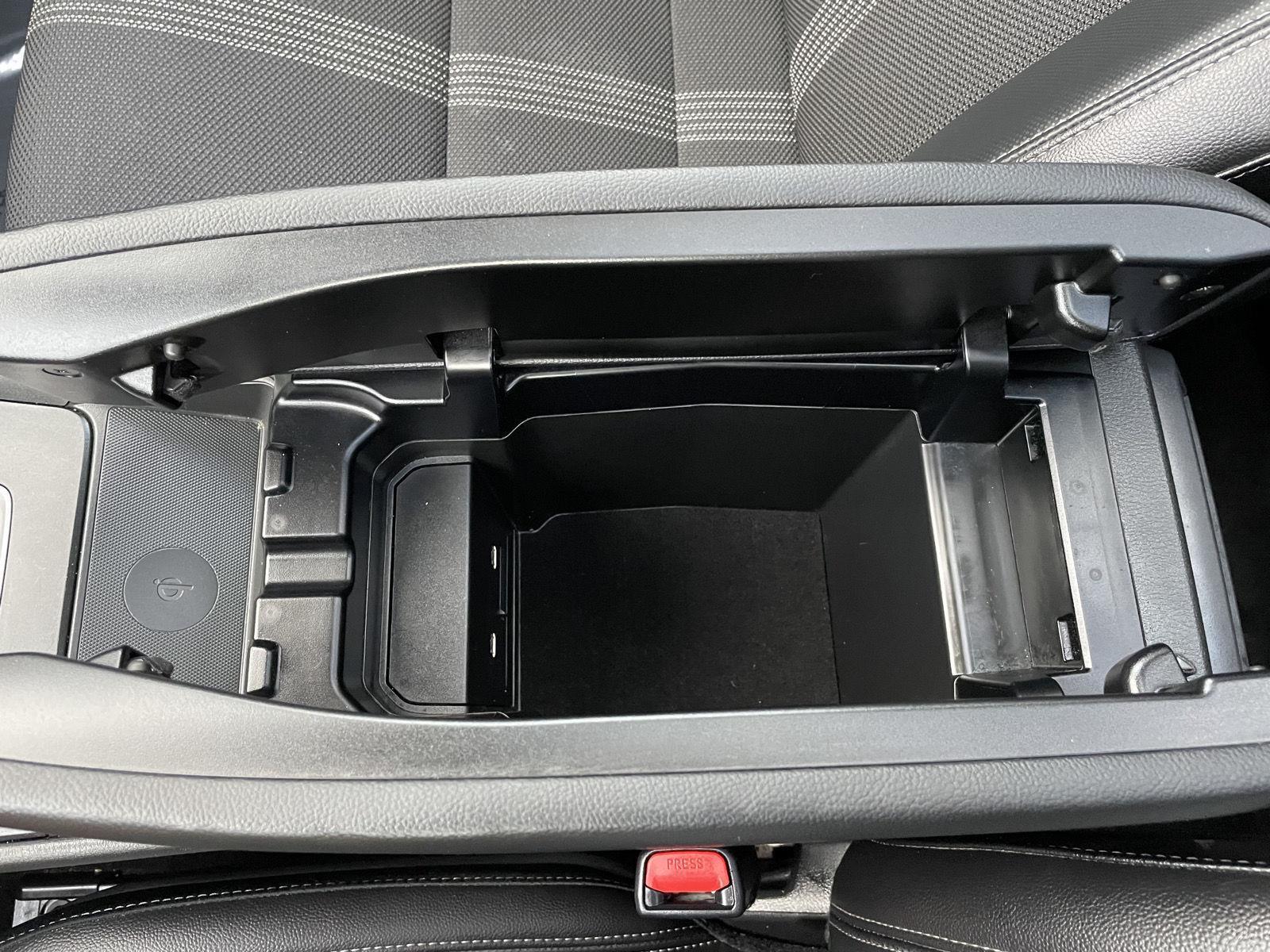Vehicle photo 30