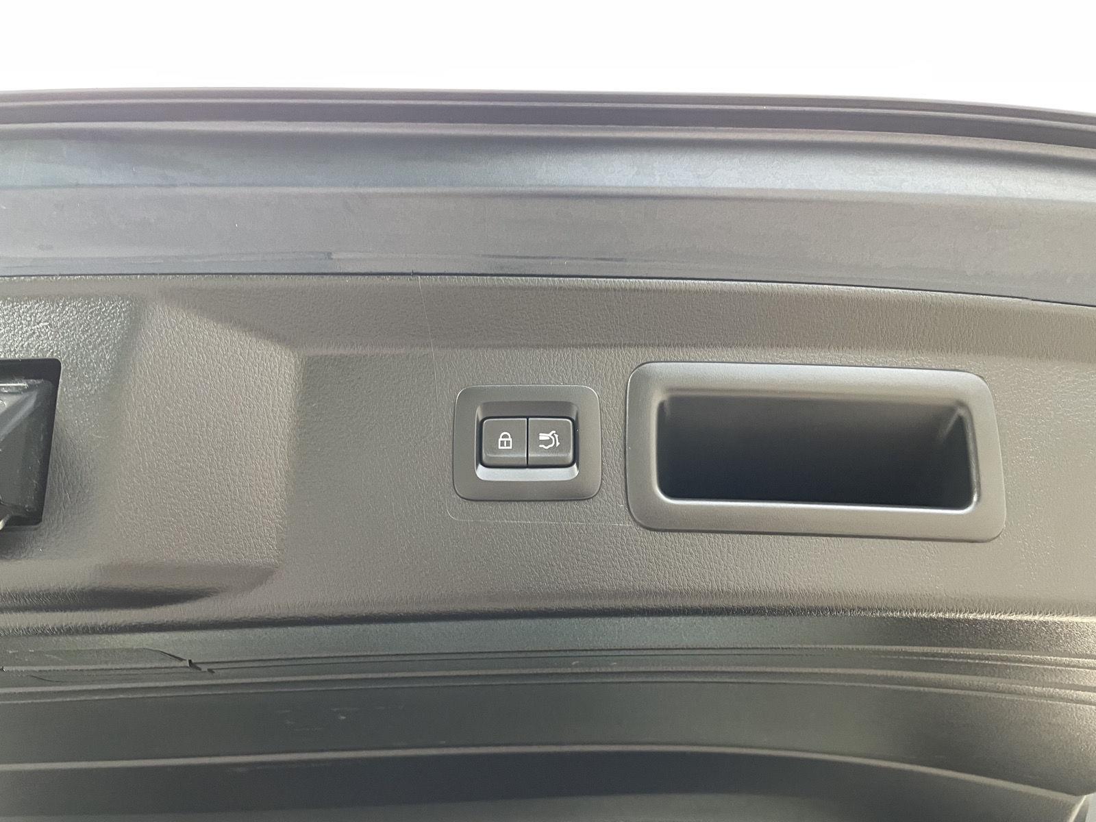 Vehicle photo 35