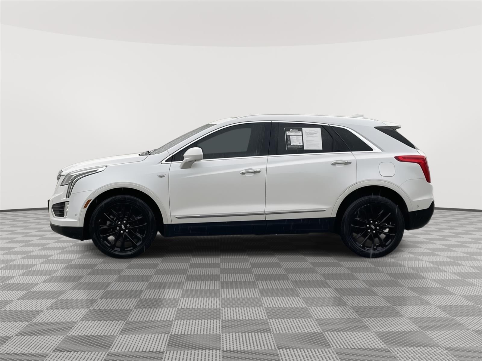 Used 2017 Cadillac XT5 Platinum with VIN 1GYKNFRS7HZ132806 for sale in Kansas City