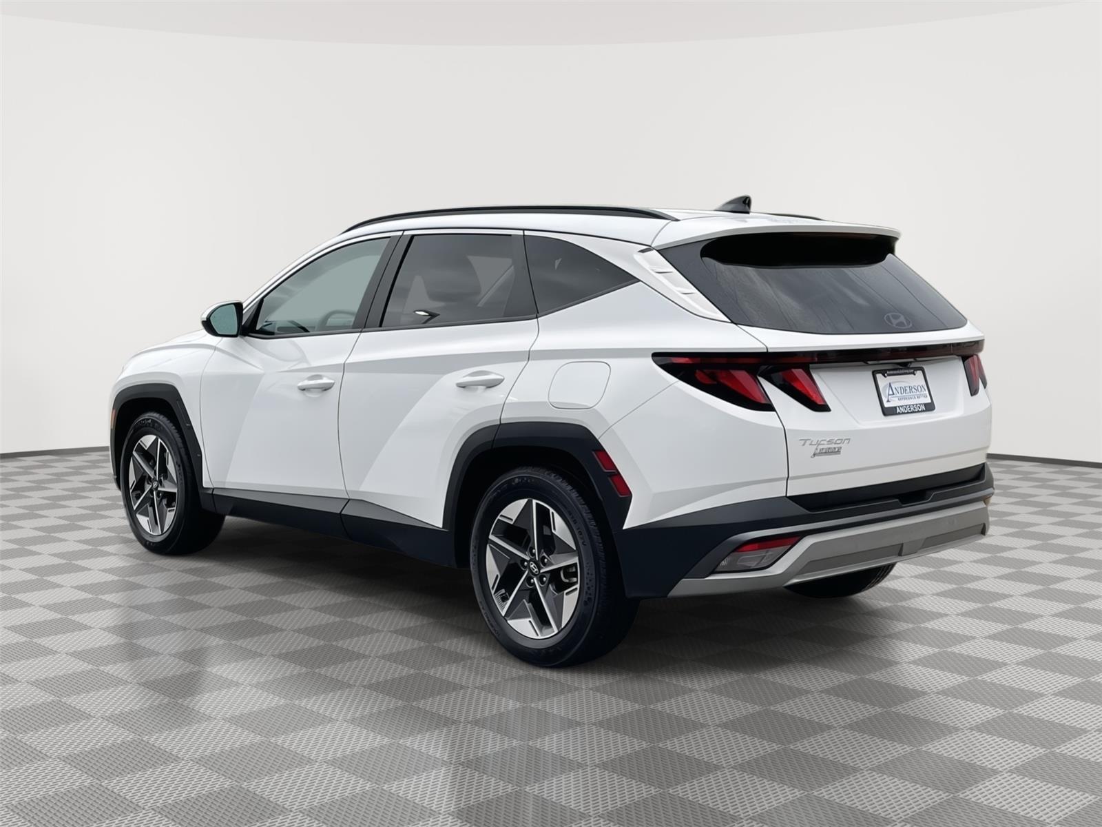 Vehicle photo 9