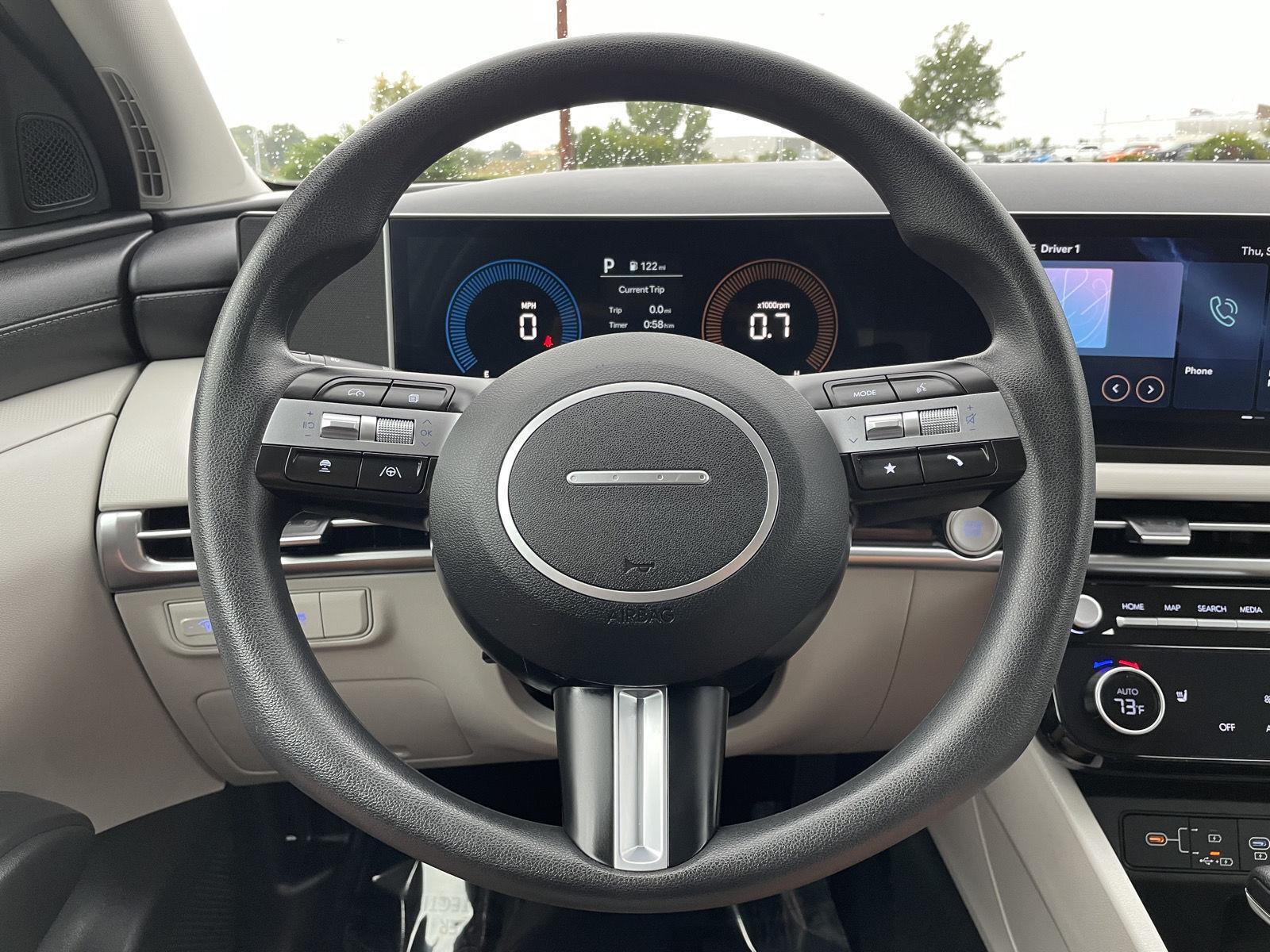 Vehicle photo 12