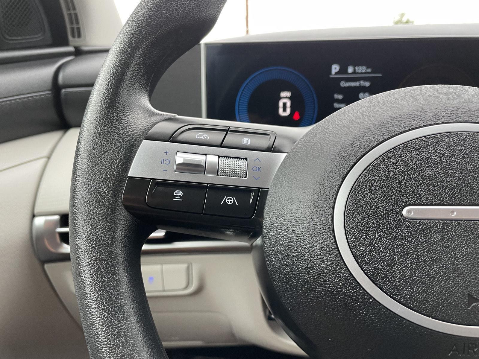 Vehicle photo 13