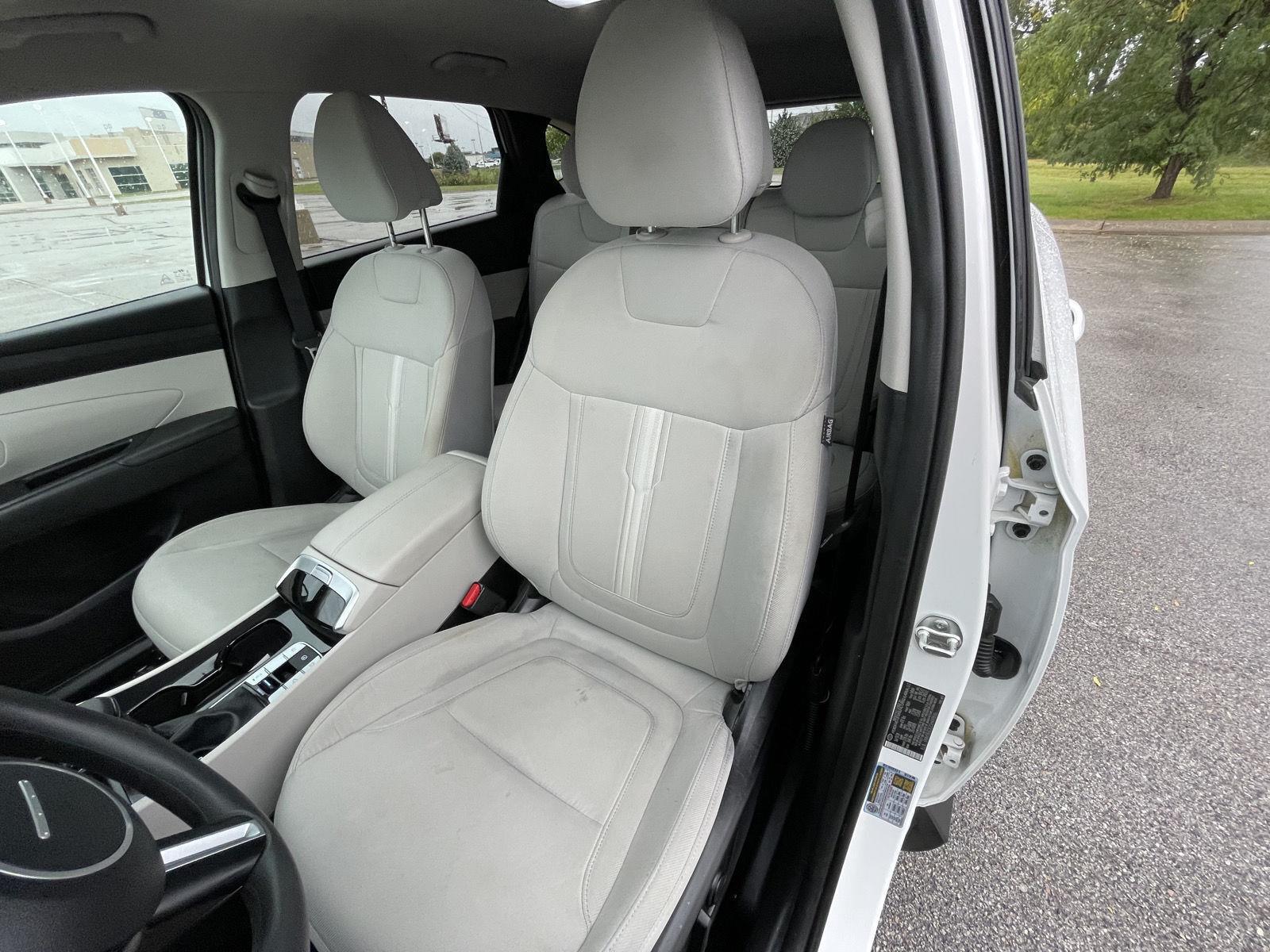 Vehicle photo 18