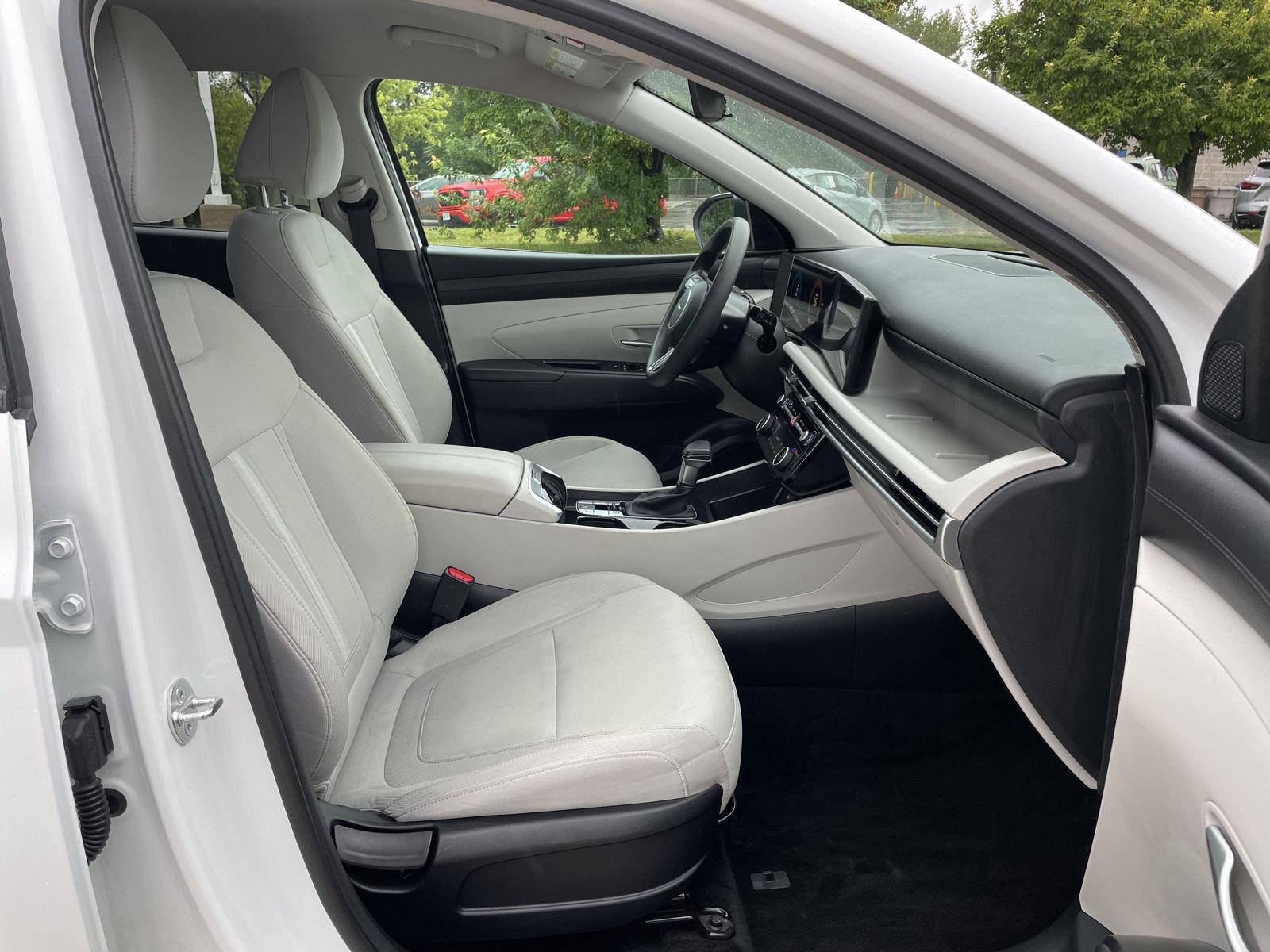 Vehicle photo 19