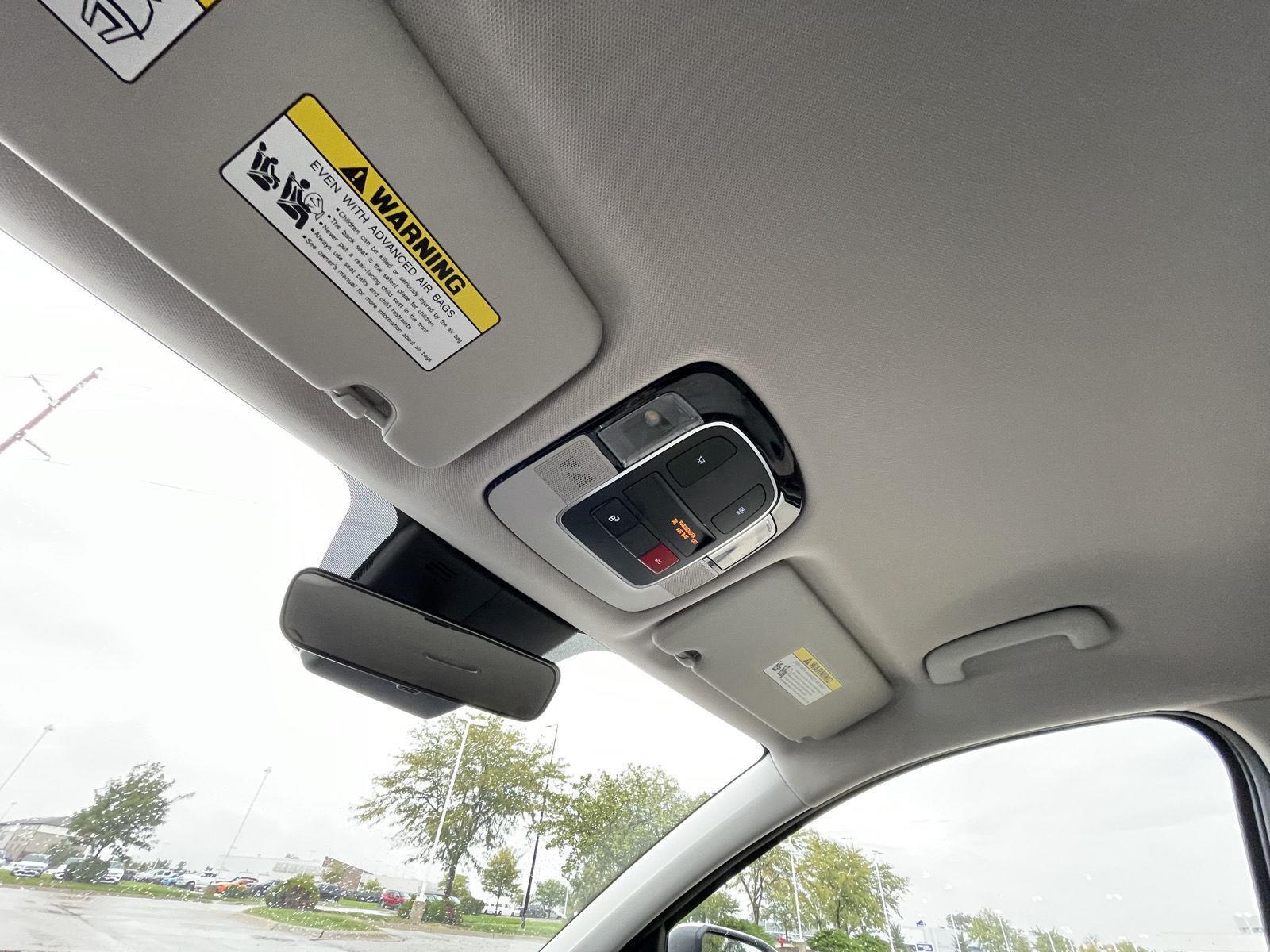 Vehicle photo 21
