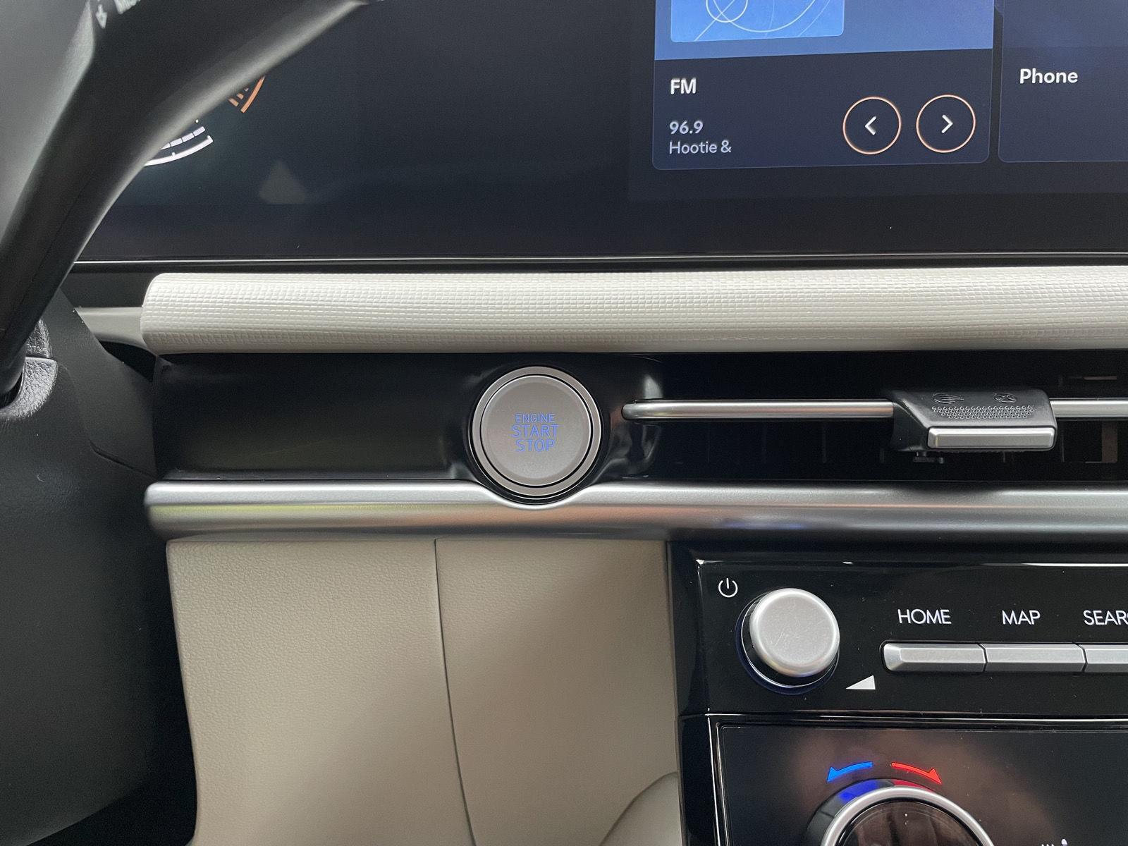 Vehicle photo 24