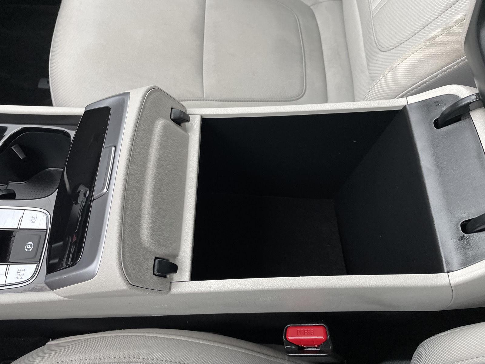 Vehicle photo 30